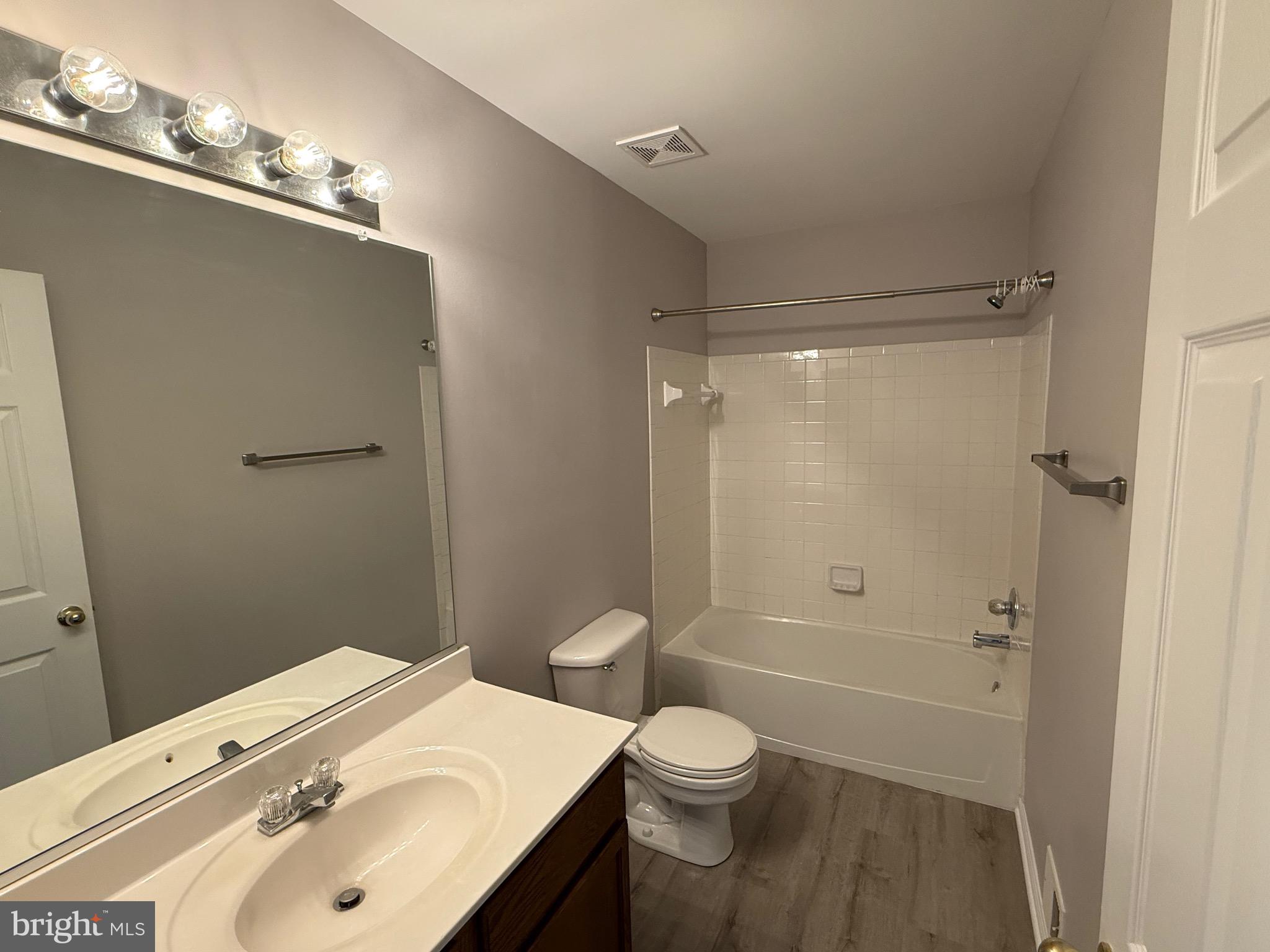 PINEY ORCHARD - Residential Lease