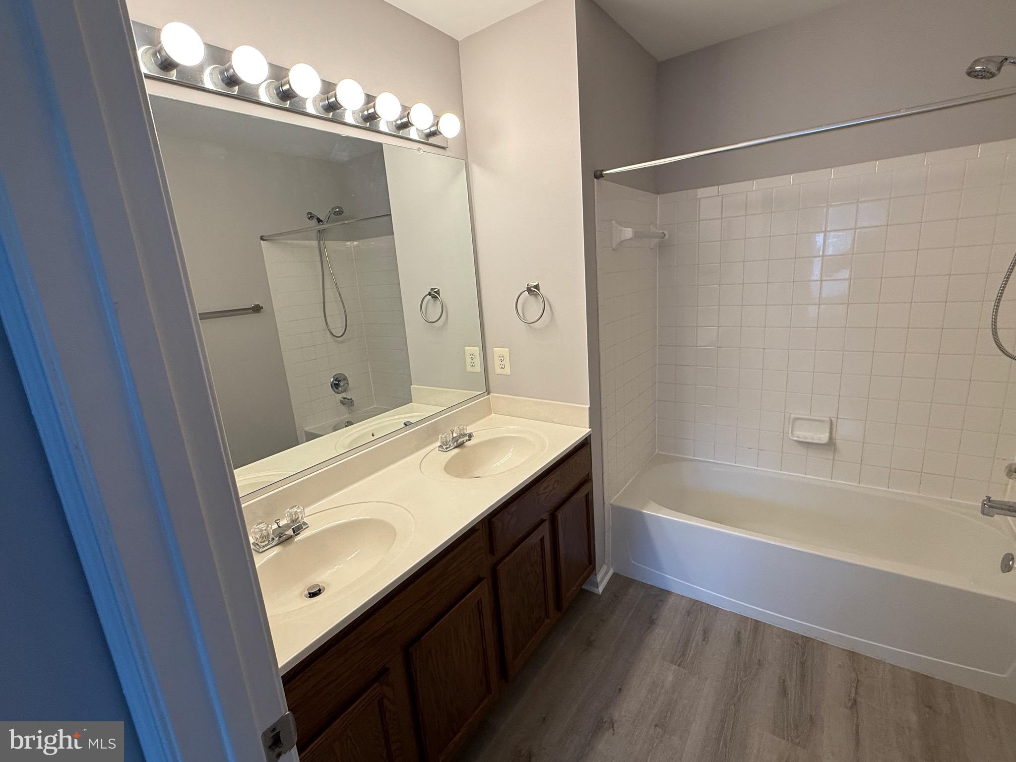 PINEY ORCHARD - Residential Lease