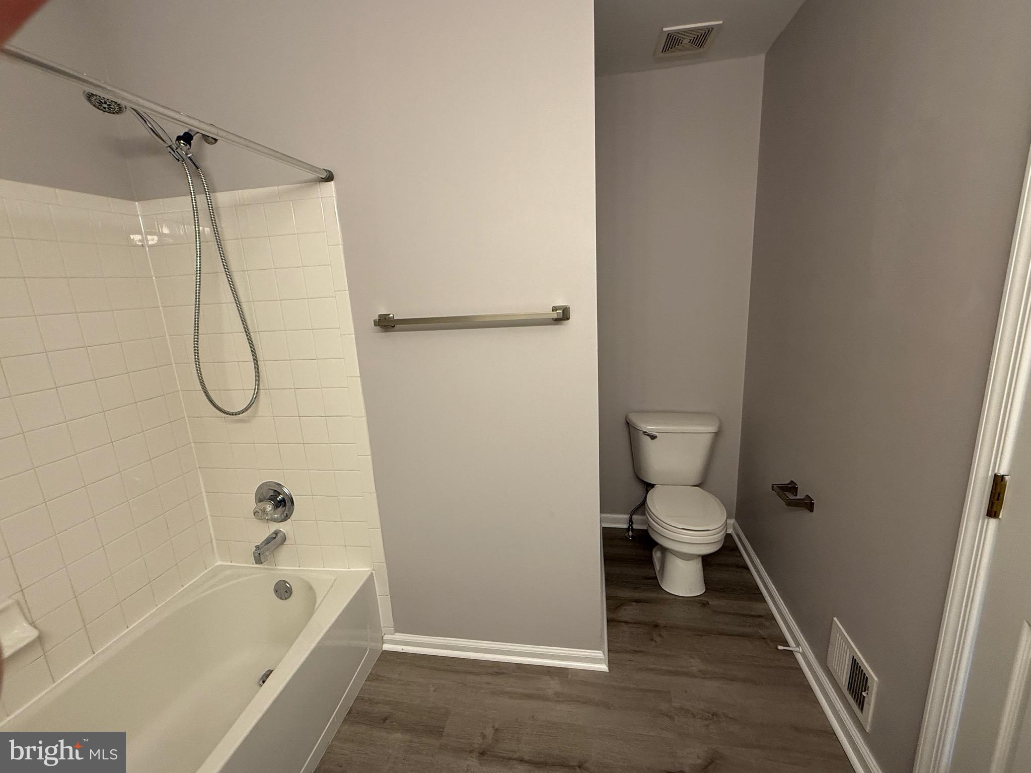 PINEY ORCHARD - Residential Lease