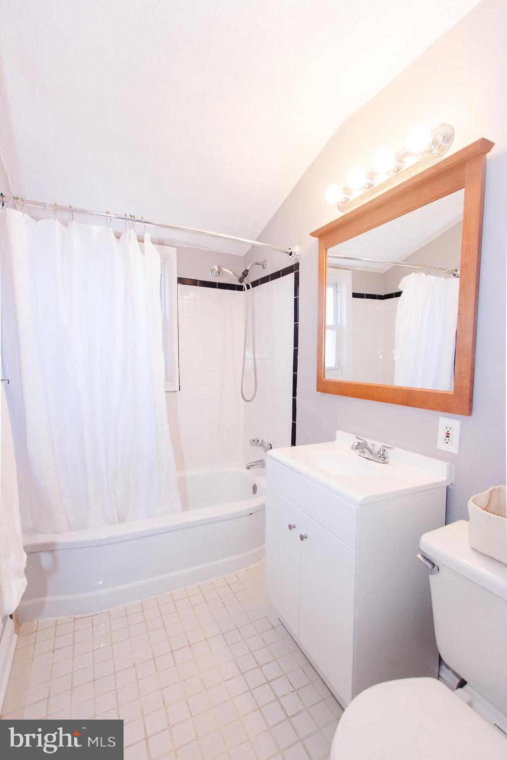 WHEATON CREST - Residential