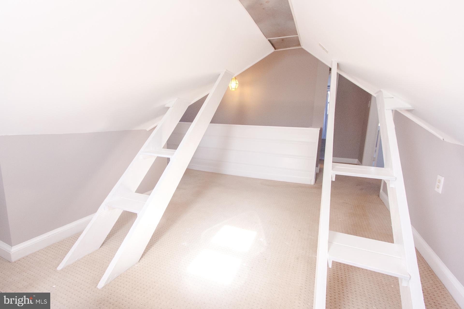 WHEATON CREST - Residential