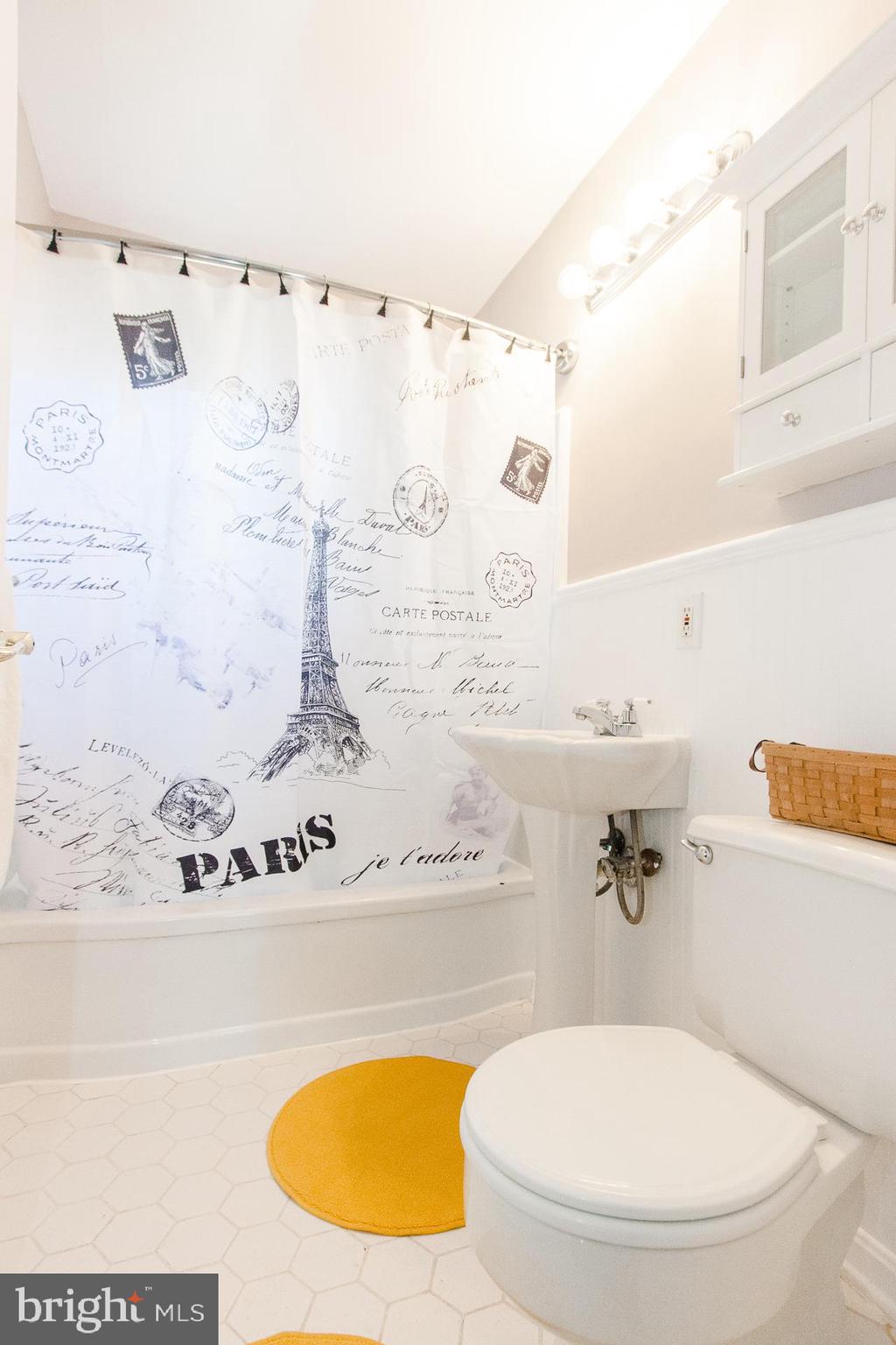 WHEATON CREST - Residential