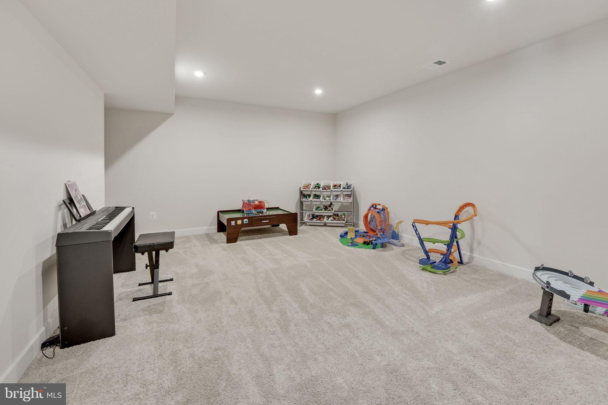 WARRENTON CHASE - Residential