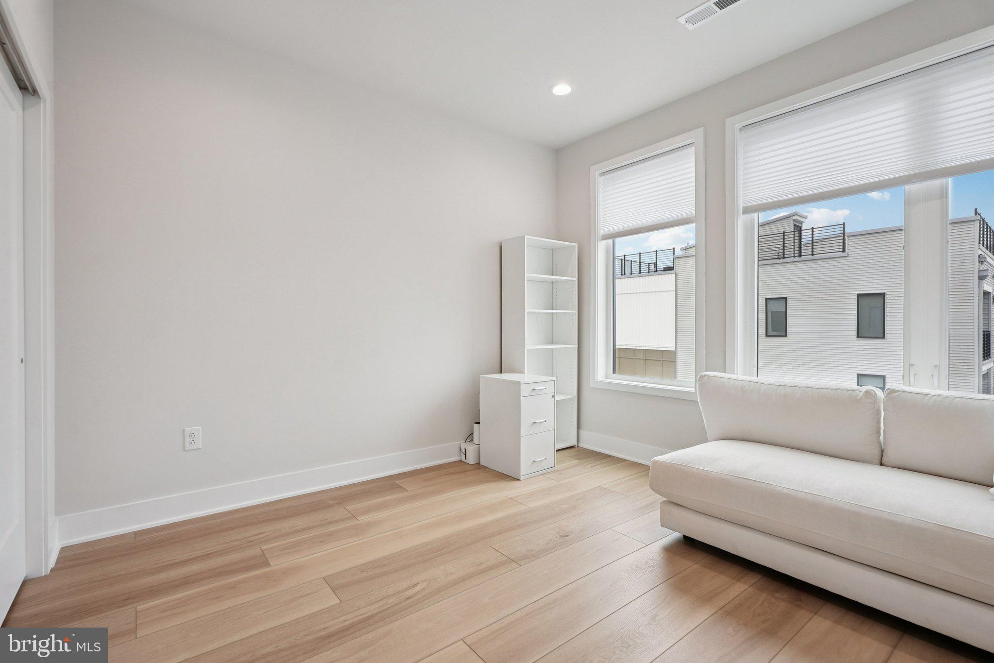 NORTHBANK - Residential