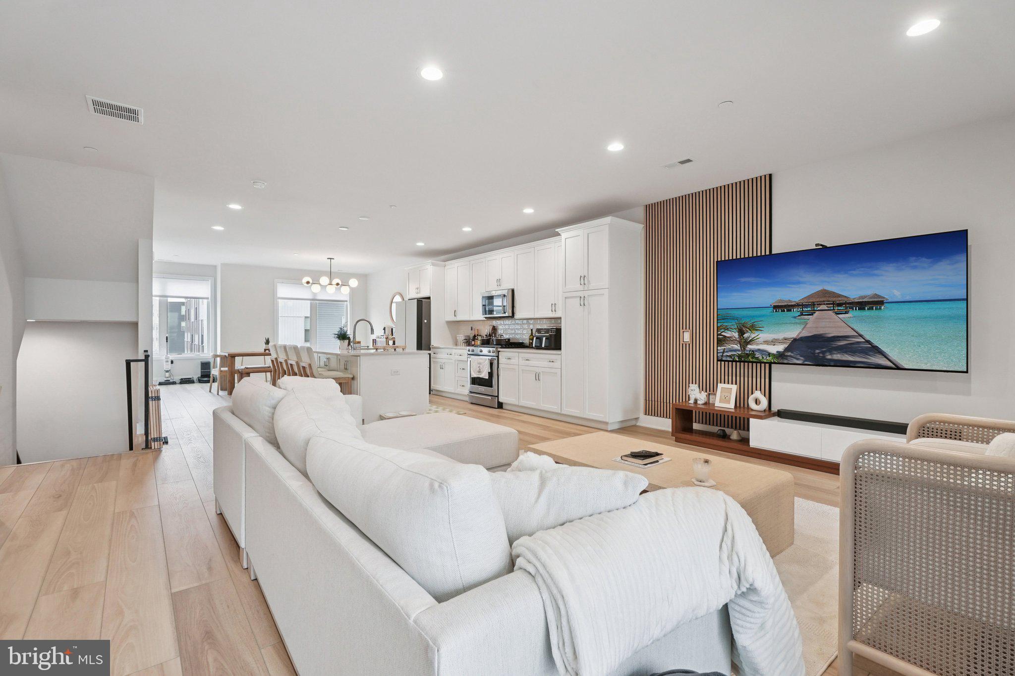 2150 NORTHBANK PLACE 141