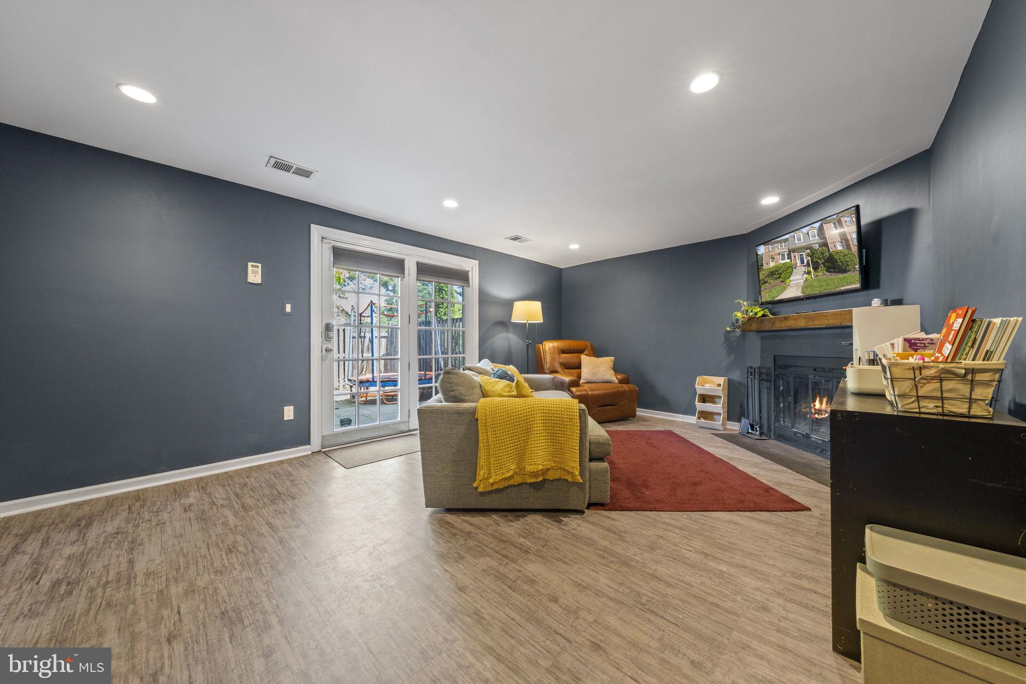 WOODSIDE - Residential