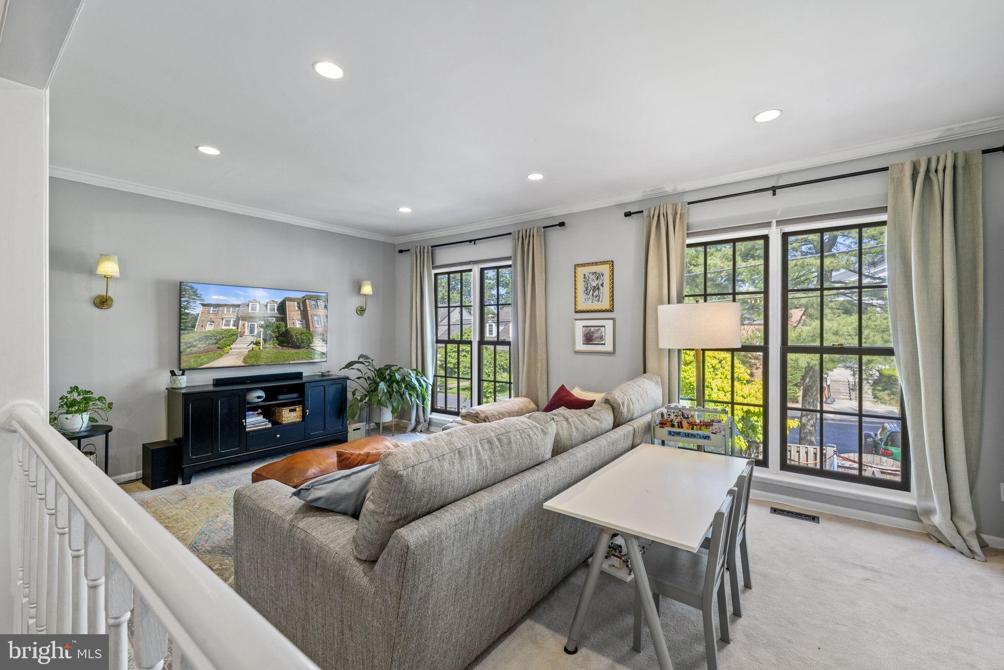 WOODSIDE - Residential