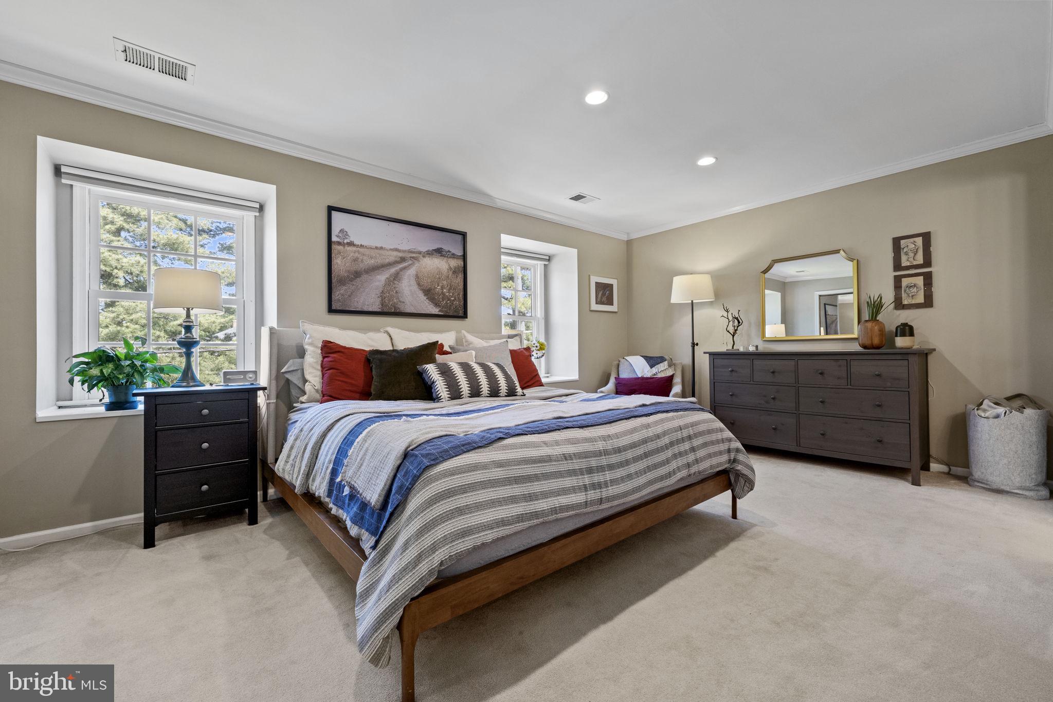 WOODSIDE - Residential