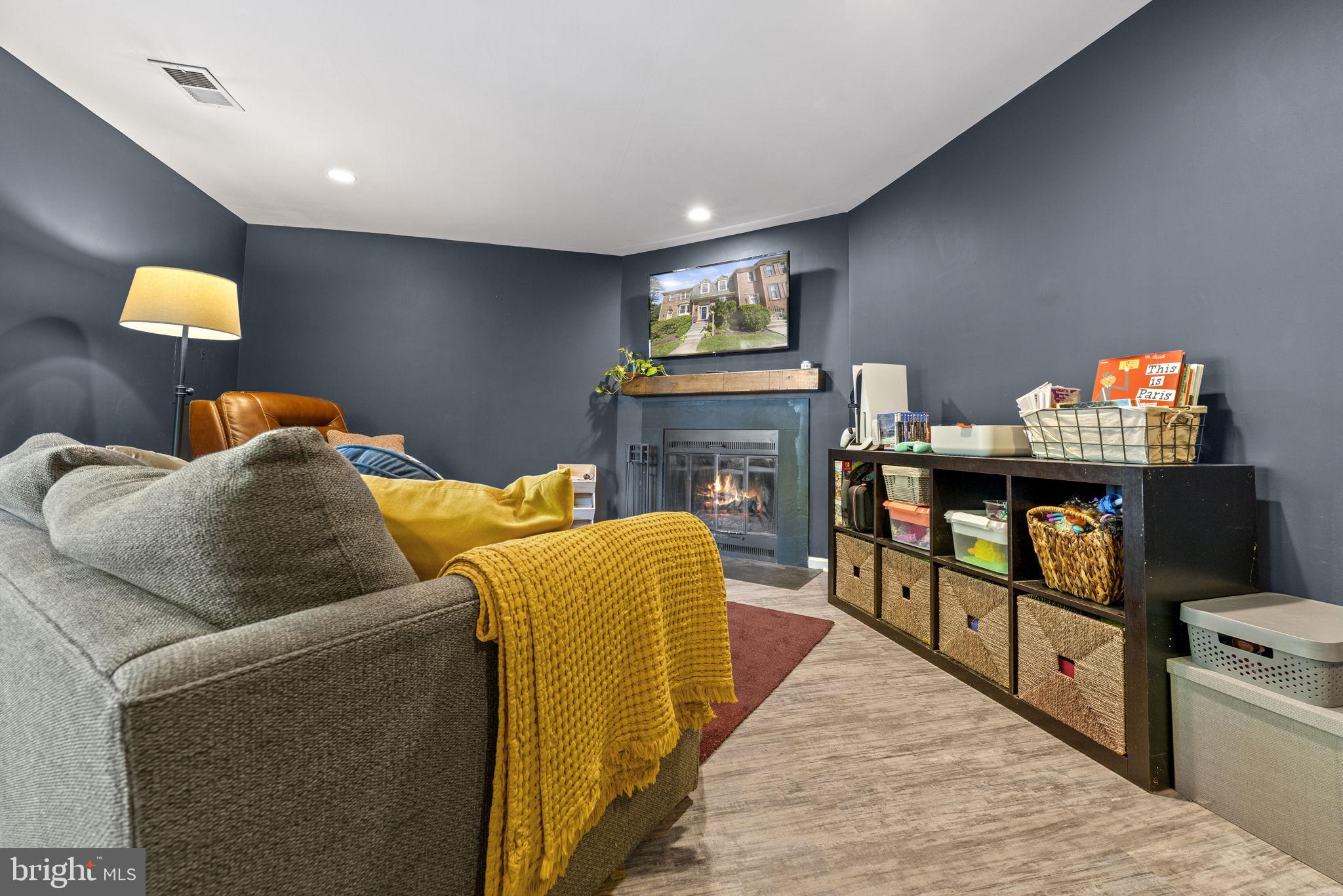 WOODSIDE - Residential