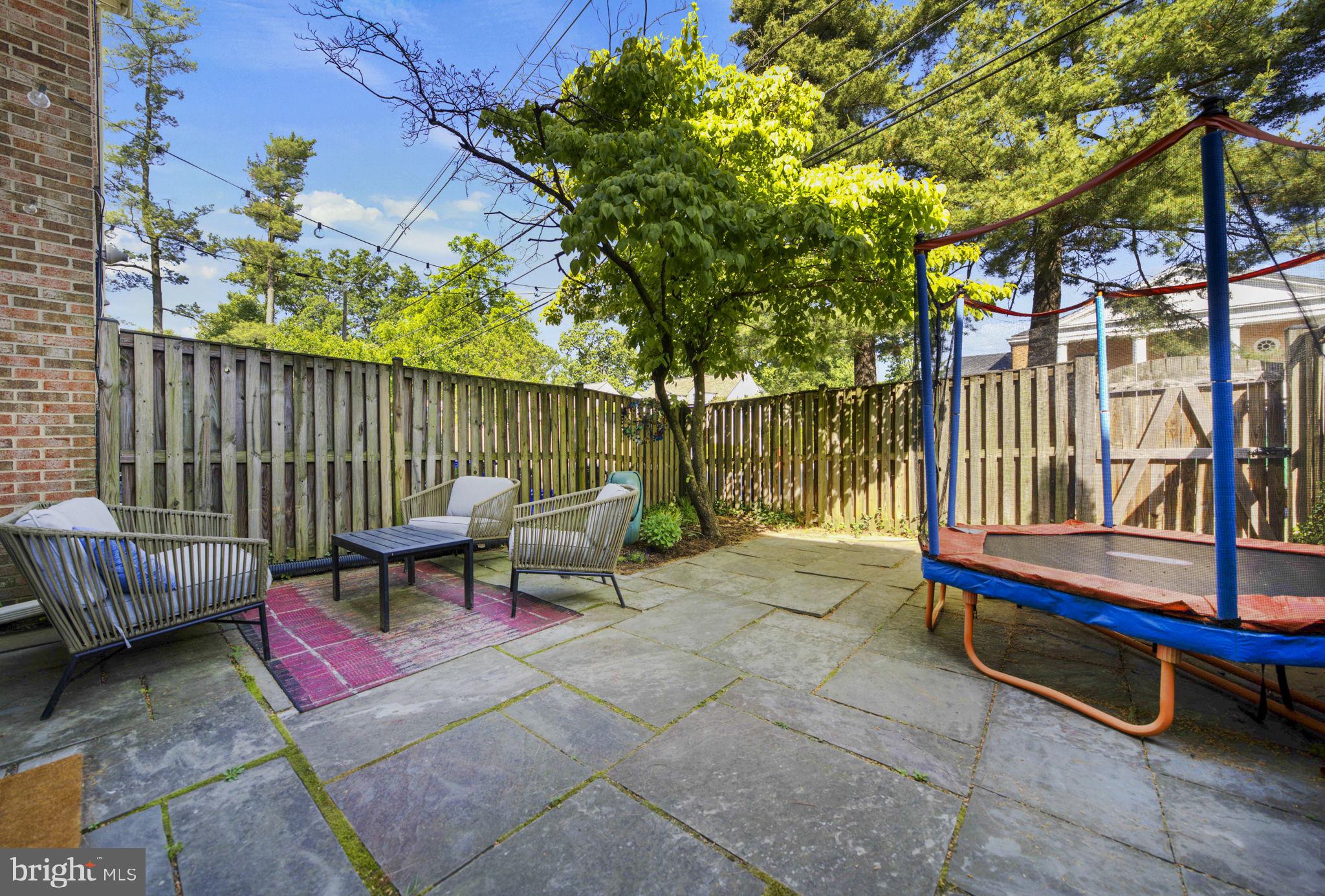 WOODSIDE - Residential