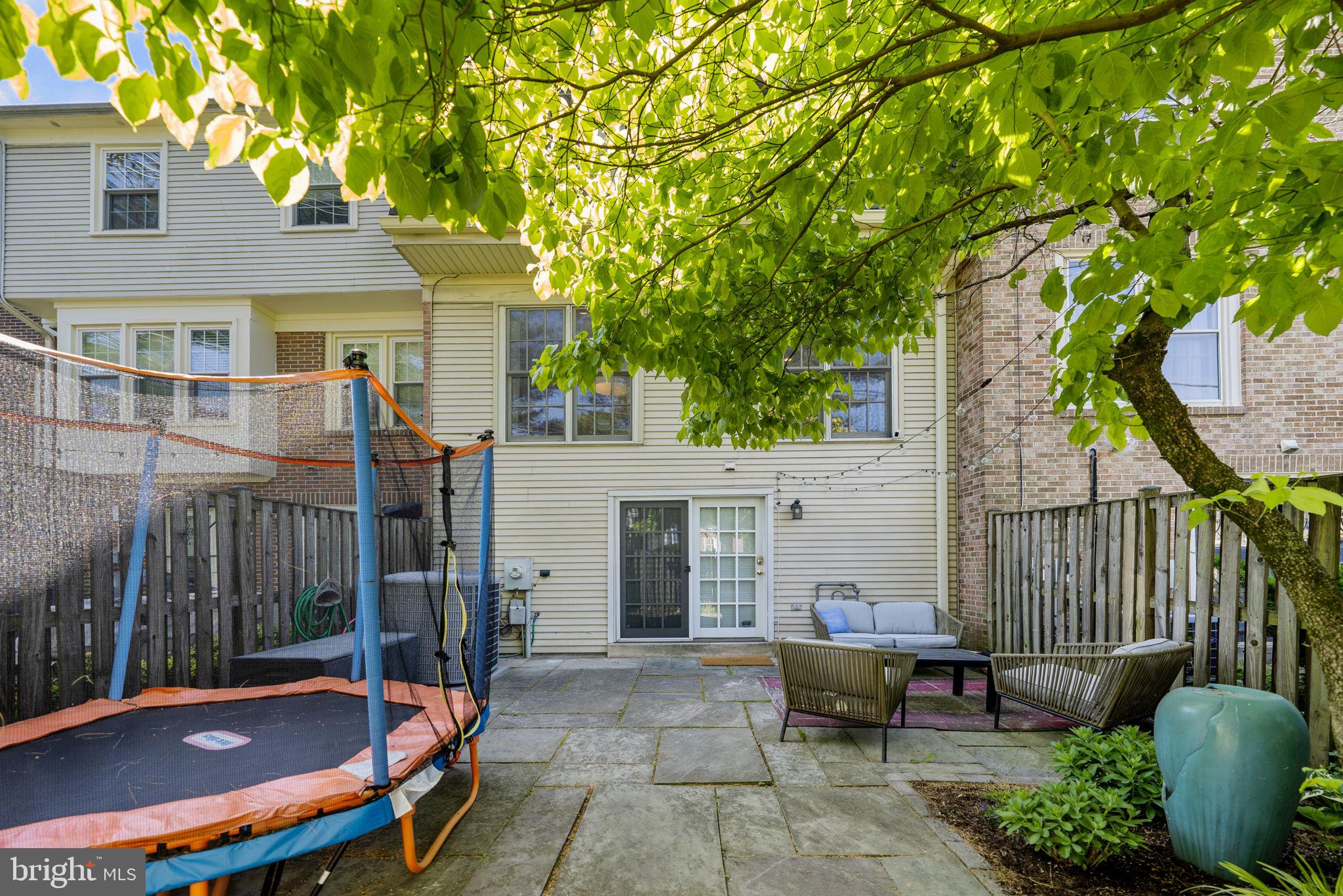 WOODSIDE - Residential