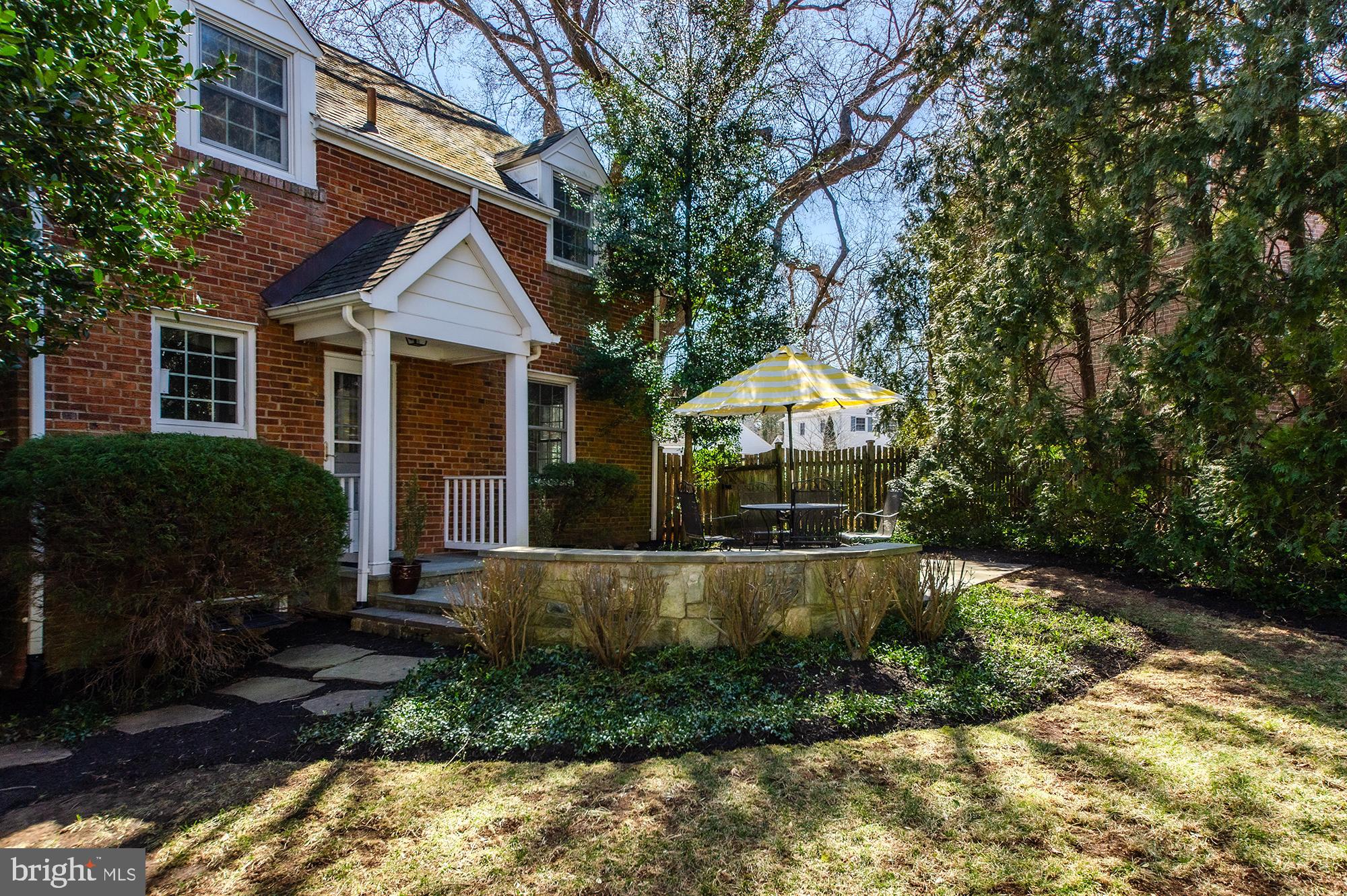 OVER LEE KNOLLS - Residential