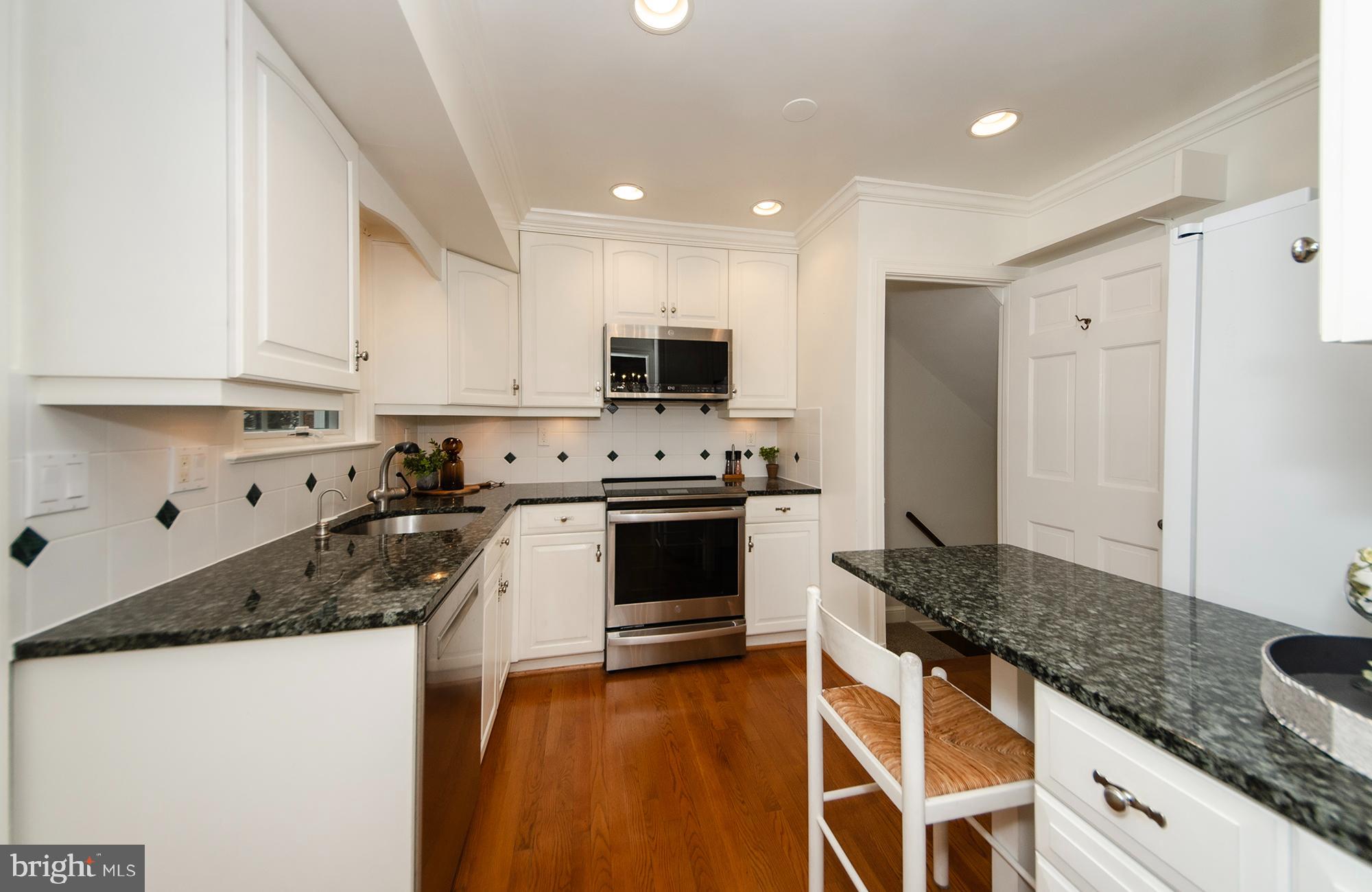 OVER LEE KNOLLS - Residential