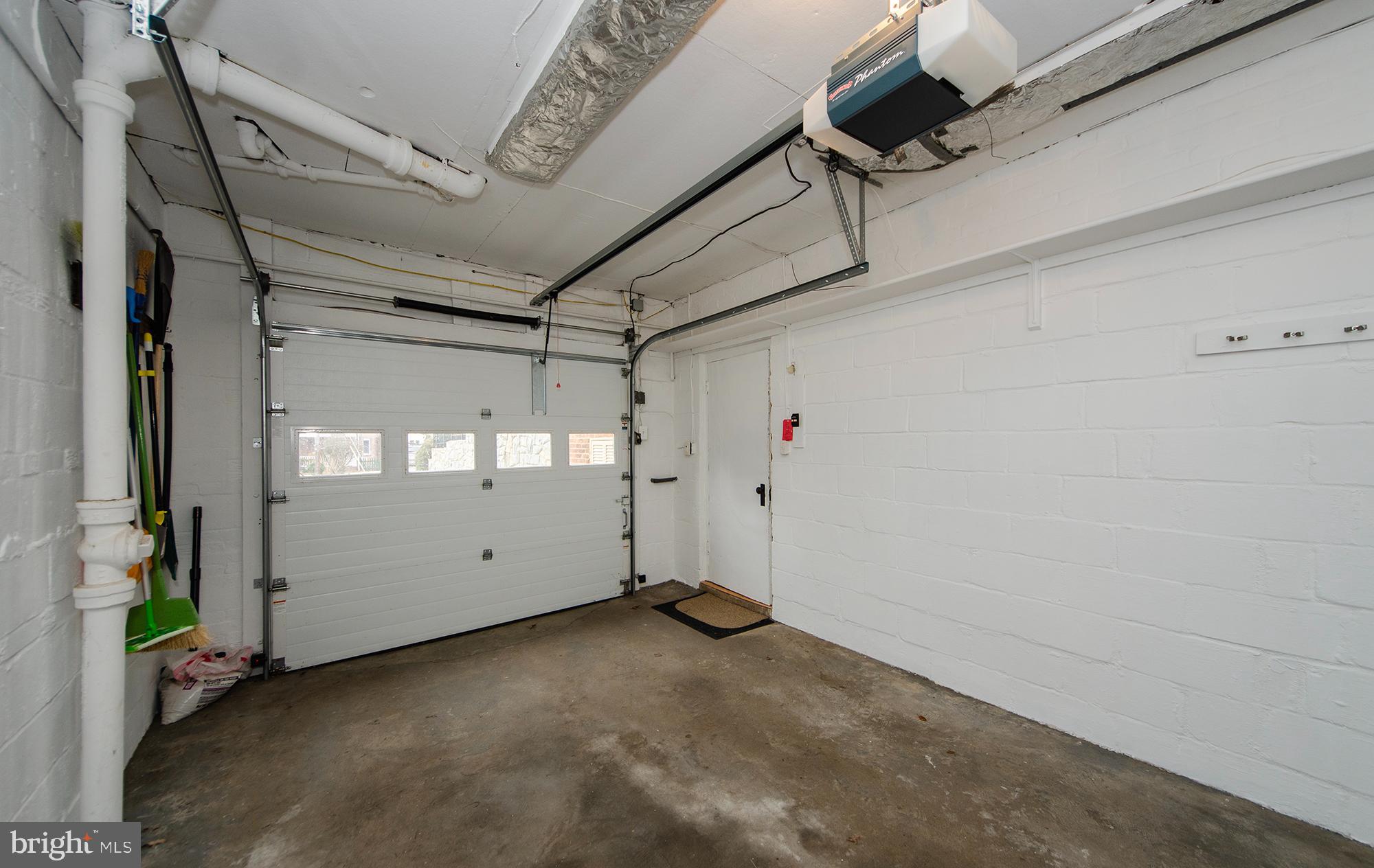 OVER LEE KNOLLS - Residential