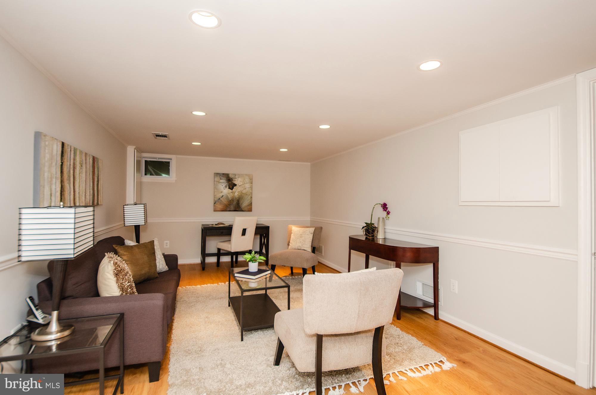 OVER LEE KNOLLS - Residential