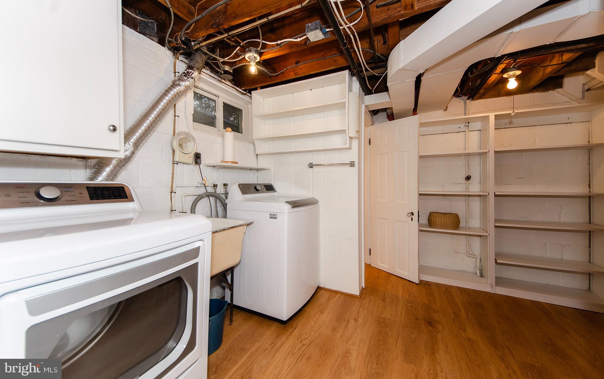 OVER LEE KNOLLS - Residential