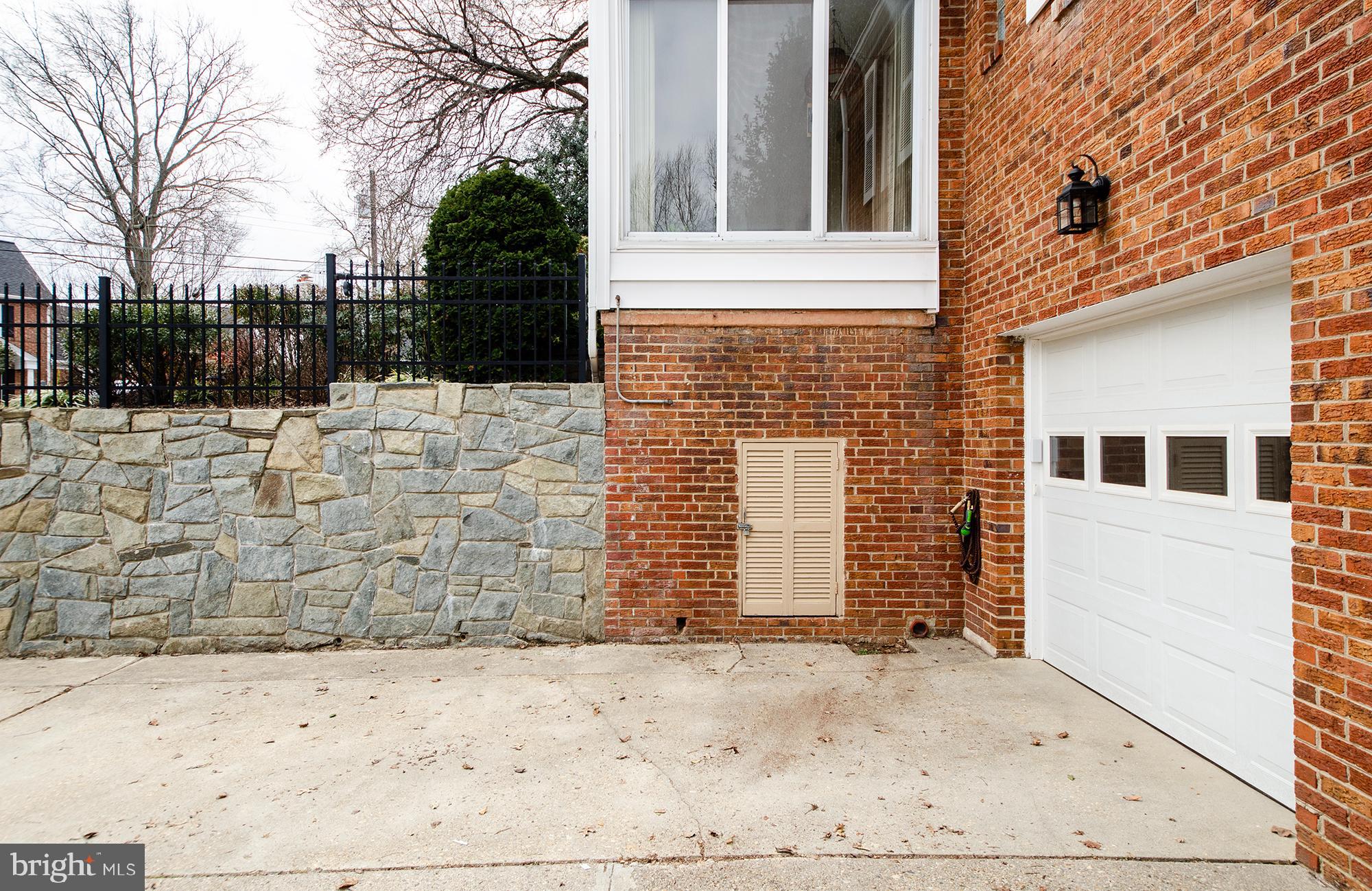 OVER LEE KNOLLS - Residential