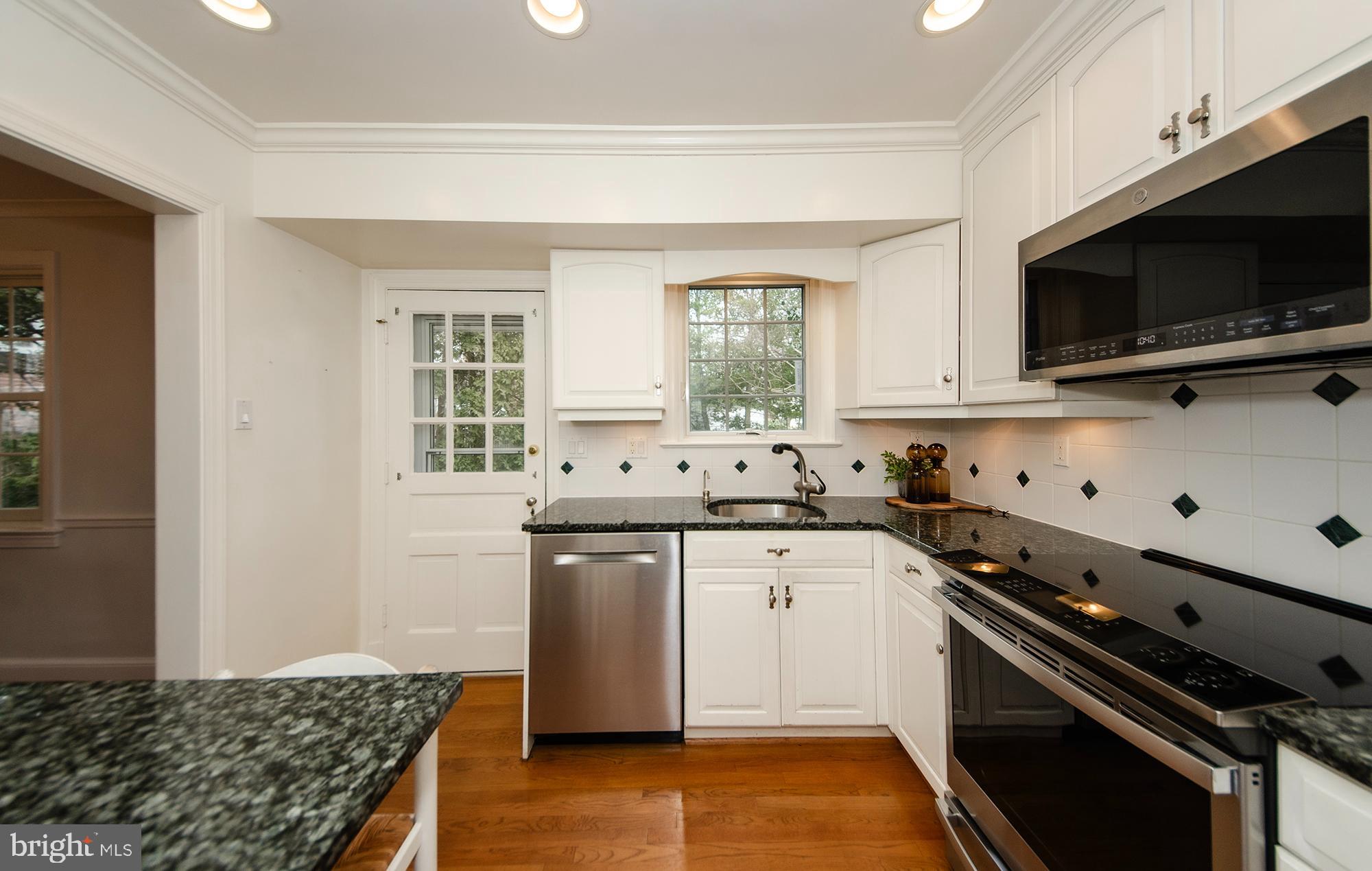 OVER LEE KNOLLS - Residential