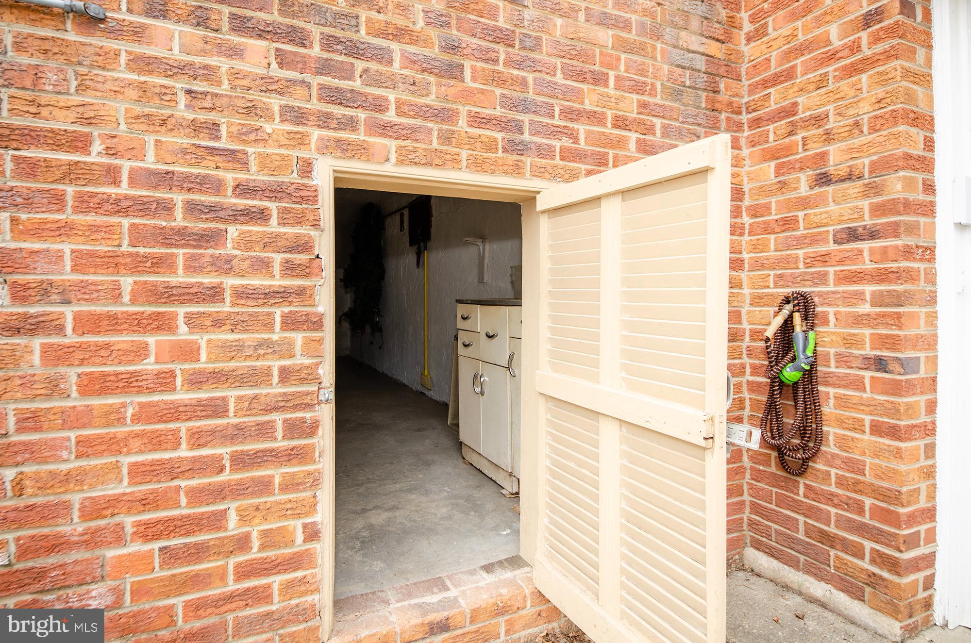 OVER LEE KNOLLS - Residential