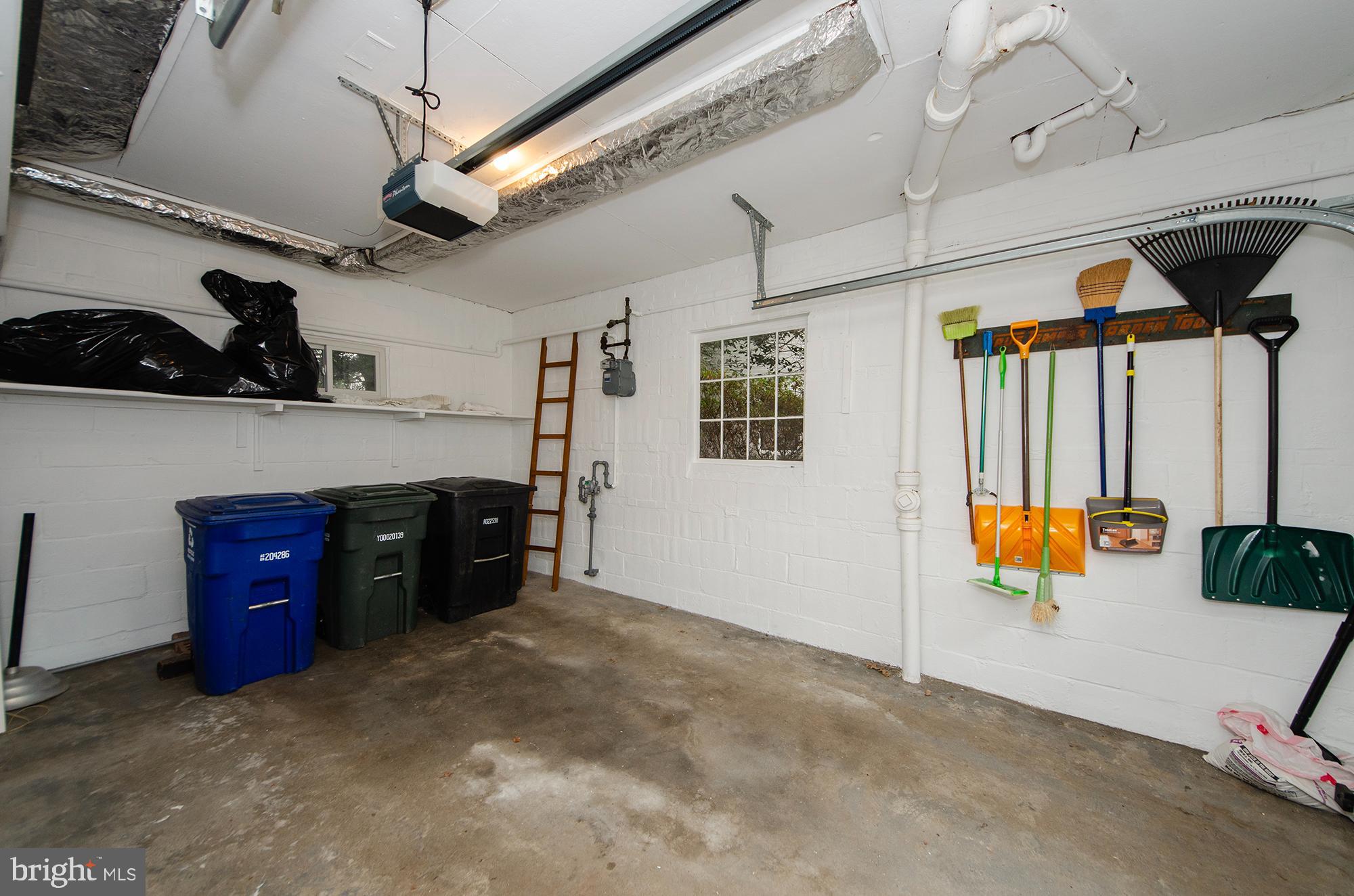 OVER LEE KNOLLS - Residential