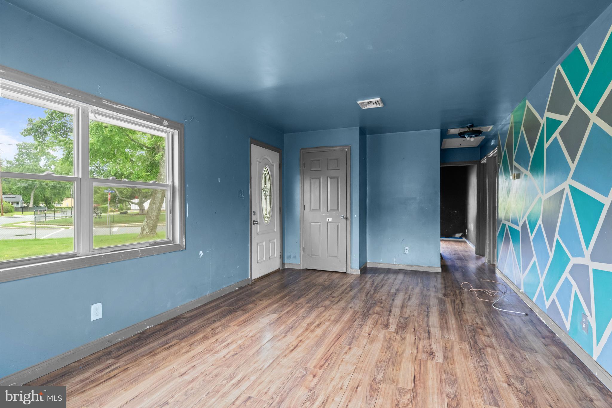 116 S DENNIS DRIVE