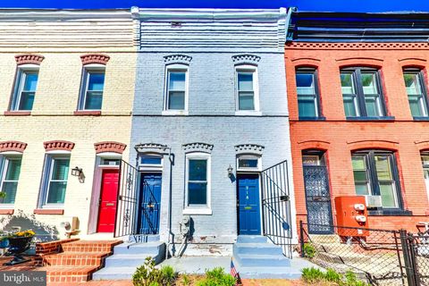 218 12TH PLACE NE WASHINGTON DC 20002