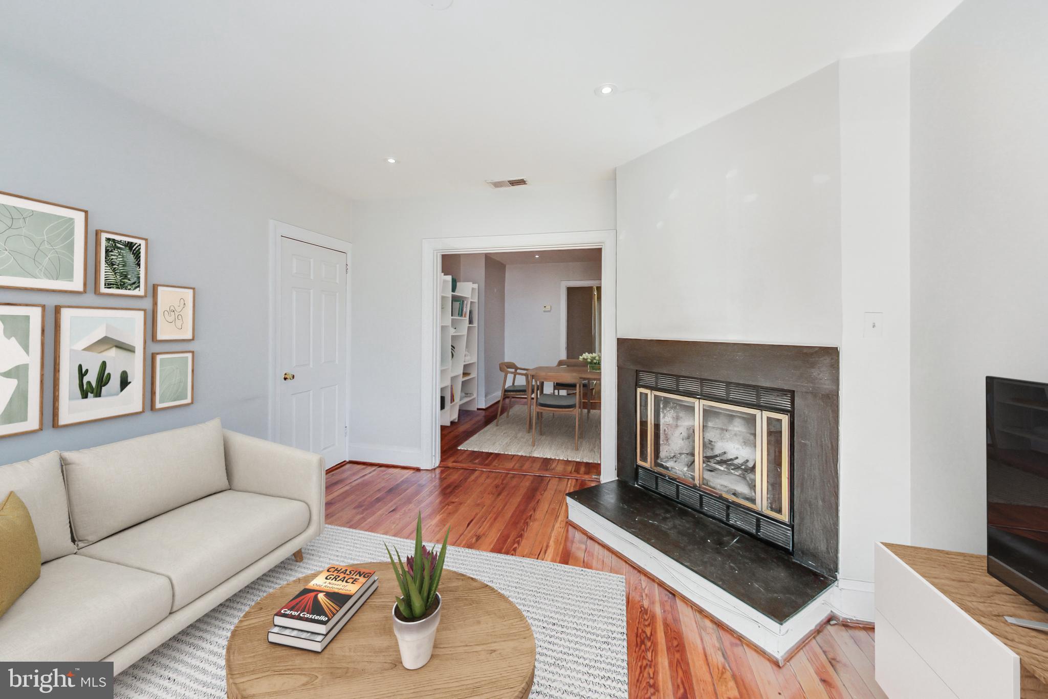 218 12TH PLACE NE