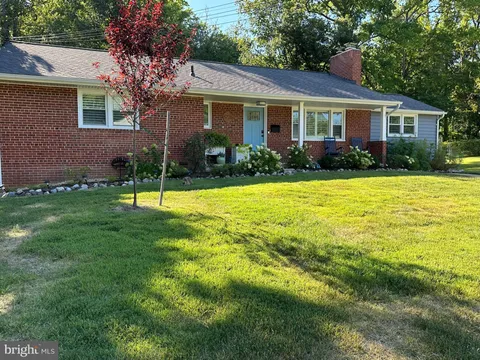6726 Bostwick Drive, Springfield, VA MLS: VAFX2284776