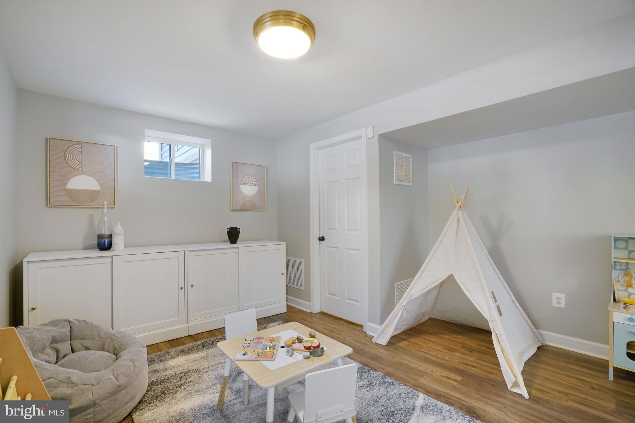 EDSALL PARK - Residential