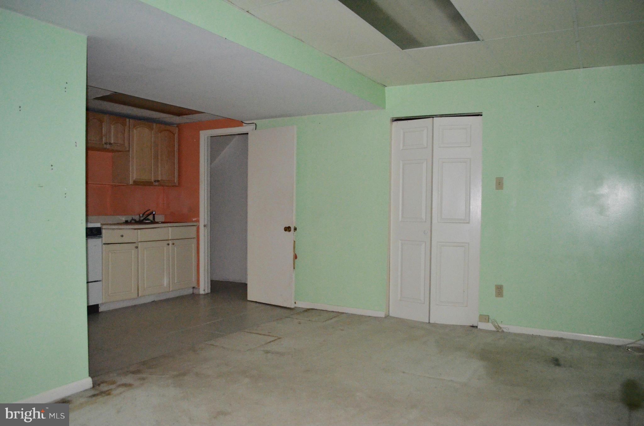 MCLEAN MANOR - Residential