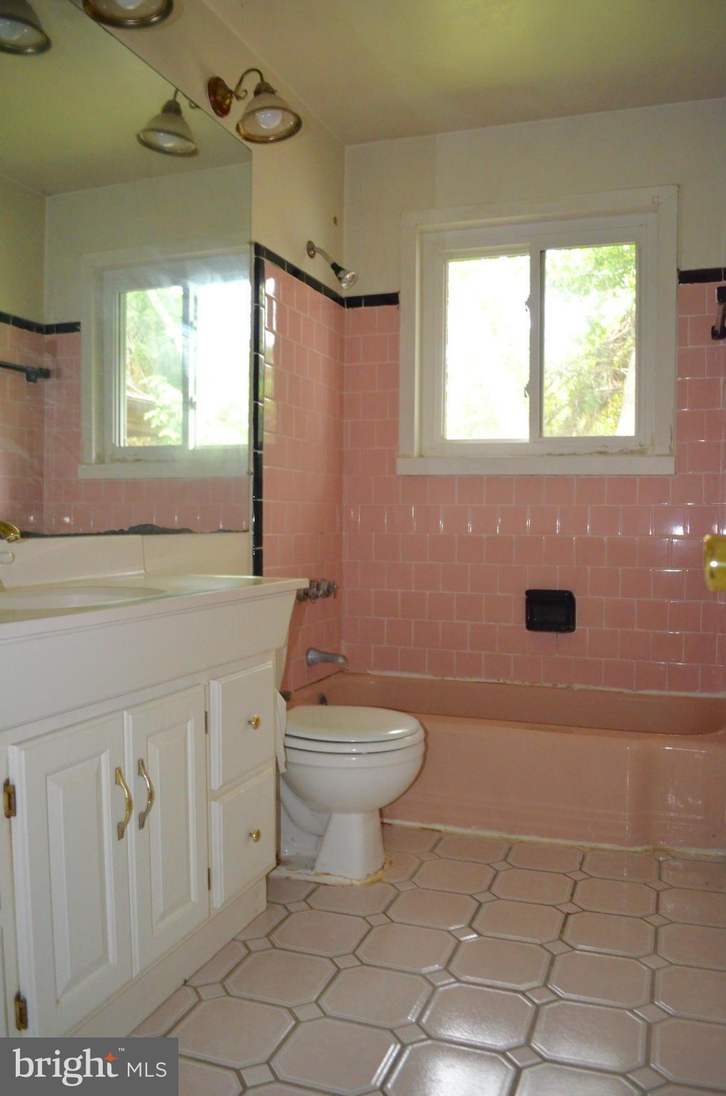 MCLEAN MANOR - Residential