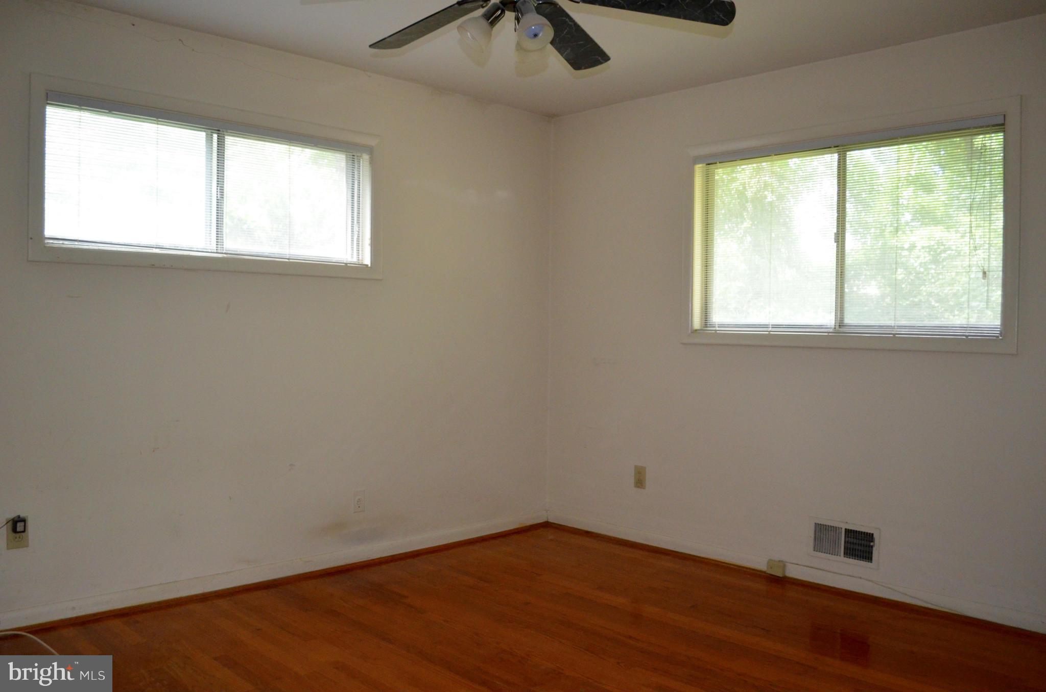 MCLEAN MANOR - Residential