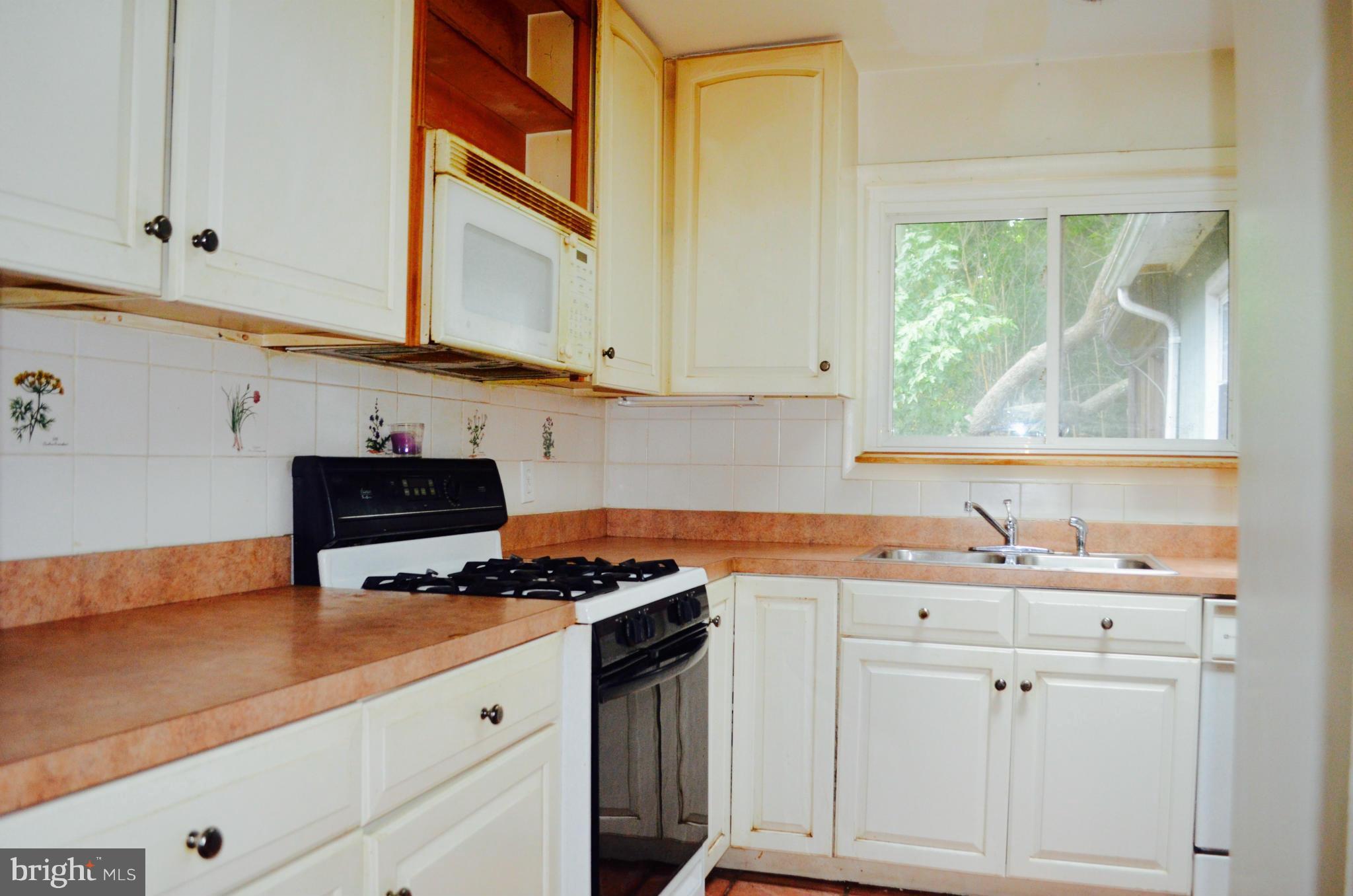 MCLEAN MANOR - Residential