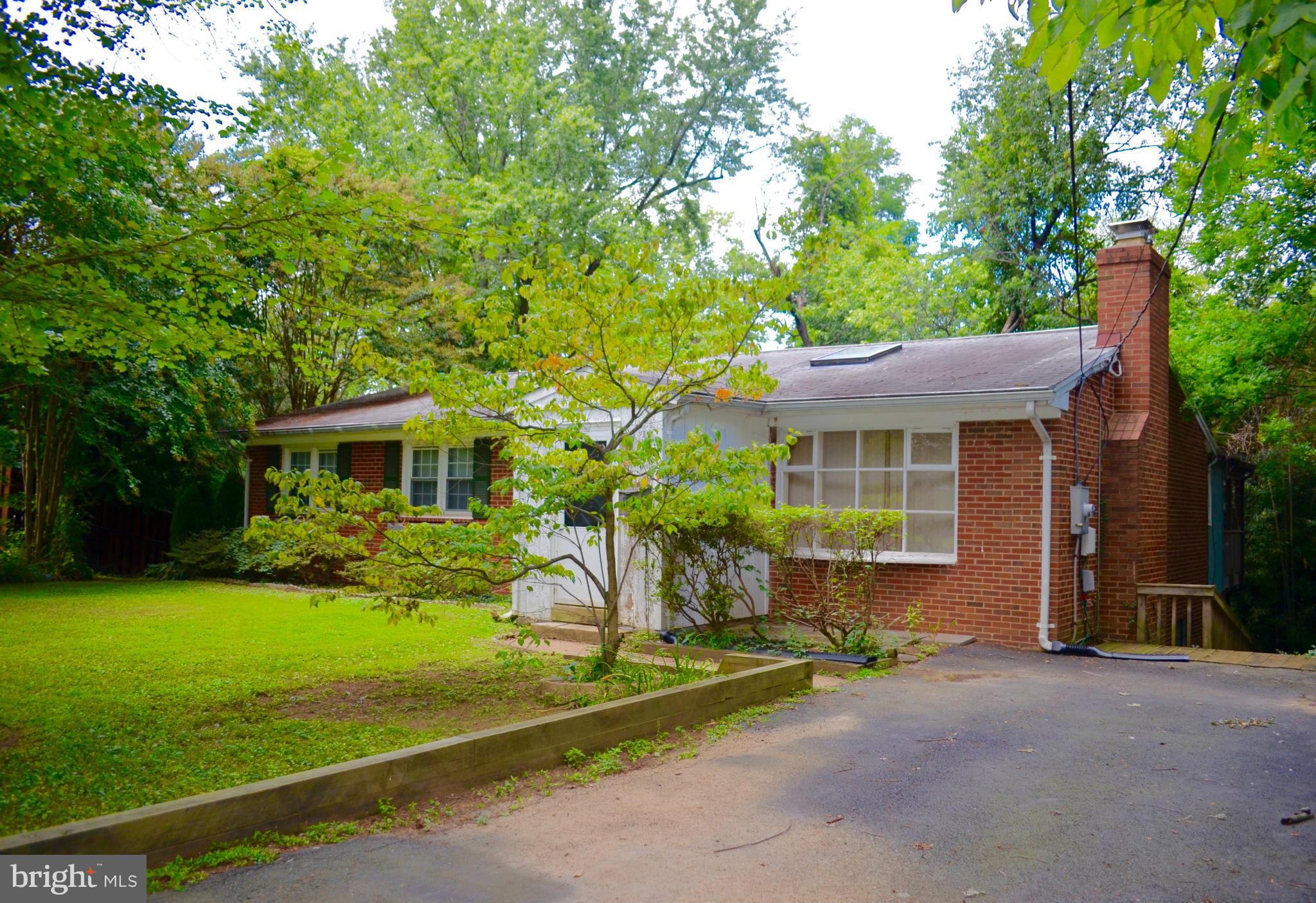 MCLEAN MANOR - Residential