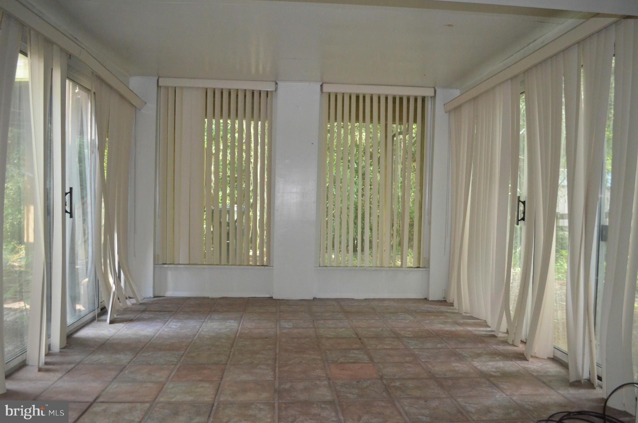 MCLEAN MANOR - Residential