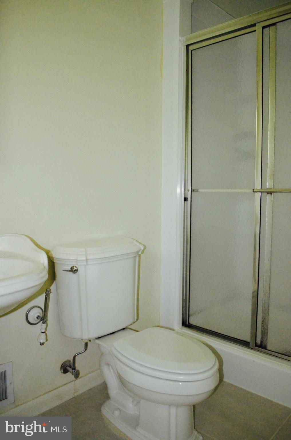 MCLEAN MANOR - Residential