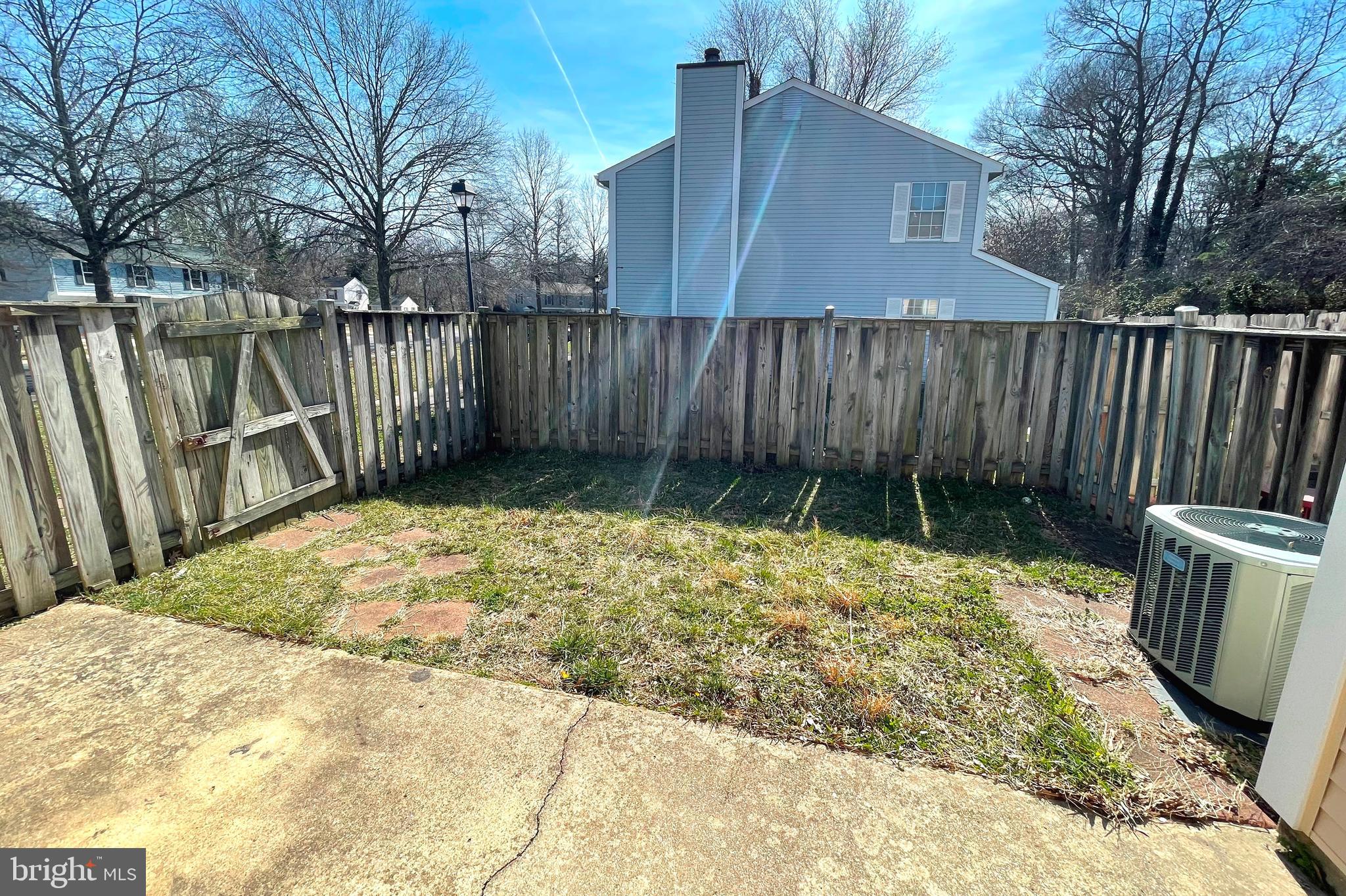 HUNTINGTON NEIGHBORHOOD - Residential Lease