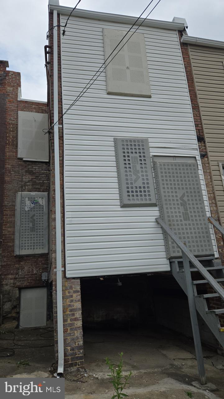 This property is eligible under the First Look Initiative, which expires after 30 full days on the market. No investor offers will be reviewed until First Look period expires. However, all offers can be submitted during the First Look period.
Lots of potential, come and see it for yourself. This is an AS_IS sale.