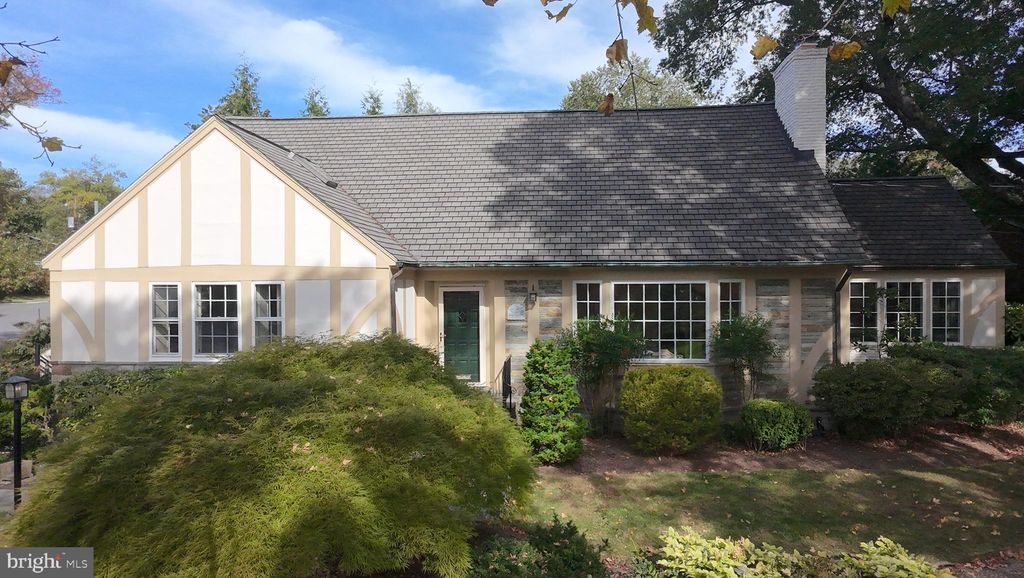 Photo of 5101 Baltan Road, BETHESDA, MD 20816 (MLS # MDMC2201640)