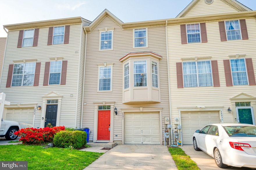 WELCOME HOME TO THIS BEAUTIFUL GARAGE TOWNHOME! 3 BEDROOMS AND 2.5 BATHROOMS. FRESHLY PAINTED THROUGHOUT, MAIN FLOOR FEATURES ELEGANT ENGINEERED HARDWOOD, A SPACIOUS FAMILY ROOM. LAUNDRY AND HALF BATHROOM COMPLETE WITH SLIDERS OPENING TO BACK PATIO. FENCED BACK YARD WITH PRIVACY FENCE. BEAUTIFULLY UPDATED KITCHEN WITH QUARTZITE COUNTERTOPS, HUGE ISLAND, AND UPGRADE STAINLESS STEEL APPLIANCES COMPLETE WITH A DUAL FUEL STOVE. UPPER FLOOR HAS BEAUTIFUL ENGINEERED HARDWOOD FLOORING. TOP LEVEL HAS AN INVITING PRIMARY SUITE WITH VAULTED CEILING. TWO MORE SPACIOUS BEDROOMS.  DON'T FORGET ABOUT THE 1 CAR ATTACHED GARAGE. AND GREAT LOCATION!