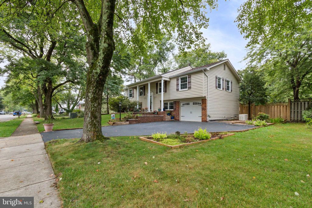 Photo of 4208 Mayport Lane, FAIRFAX, VA 22033 (MLS # VAFX2268172)