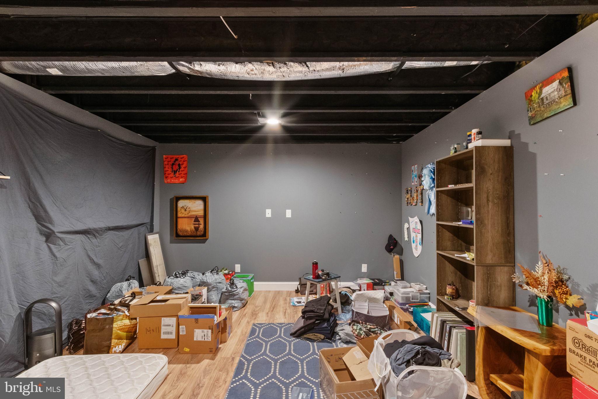 PRESIDENTIAL LAKES - Residential