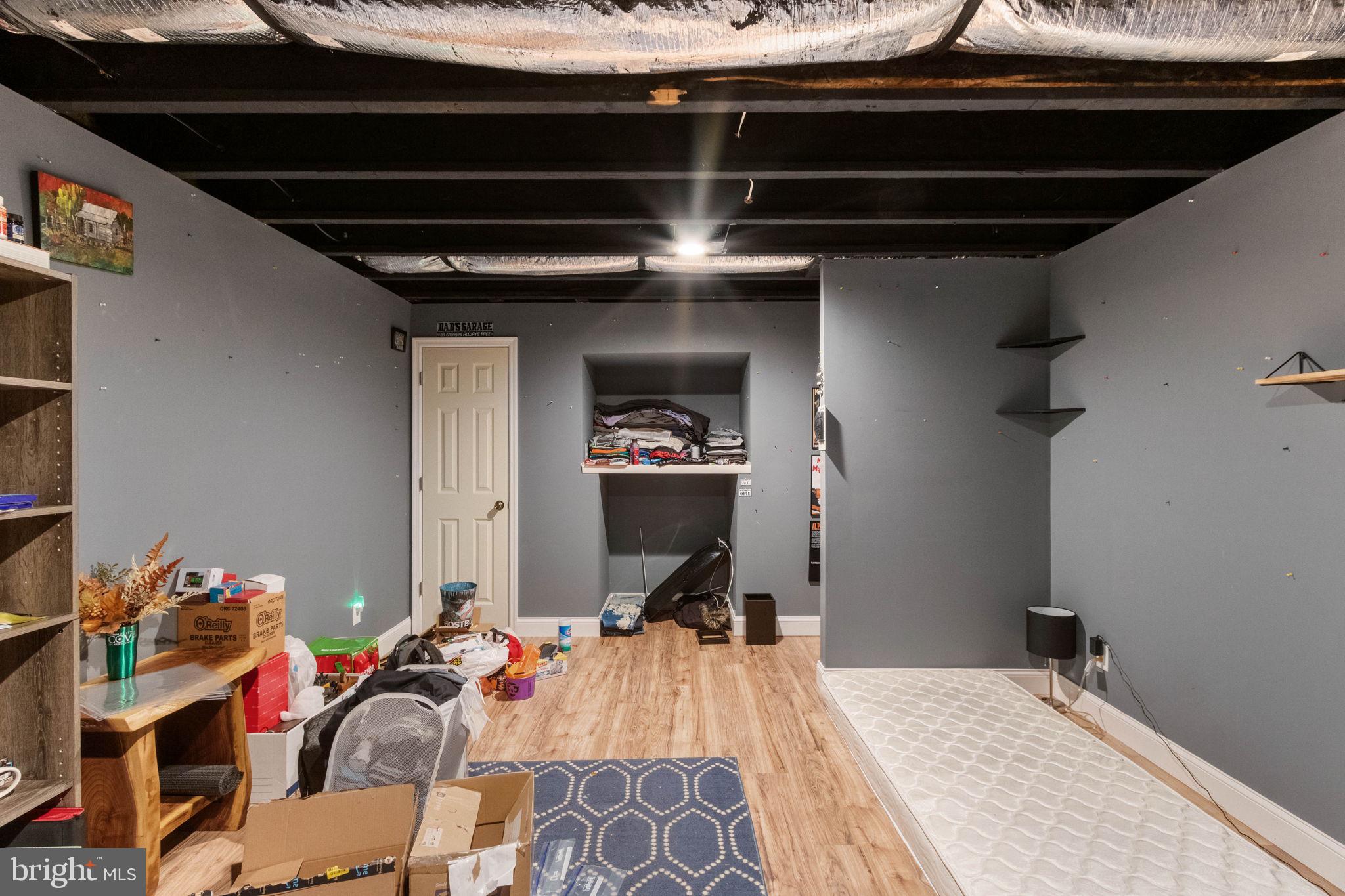 PRESIDENTIAL LAKES - Residential