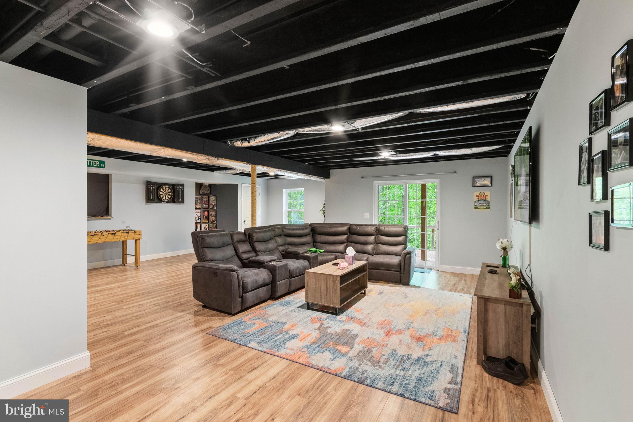 PRESIDENTIAL LAKES - Residential