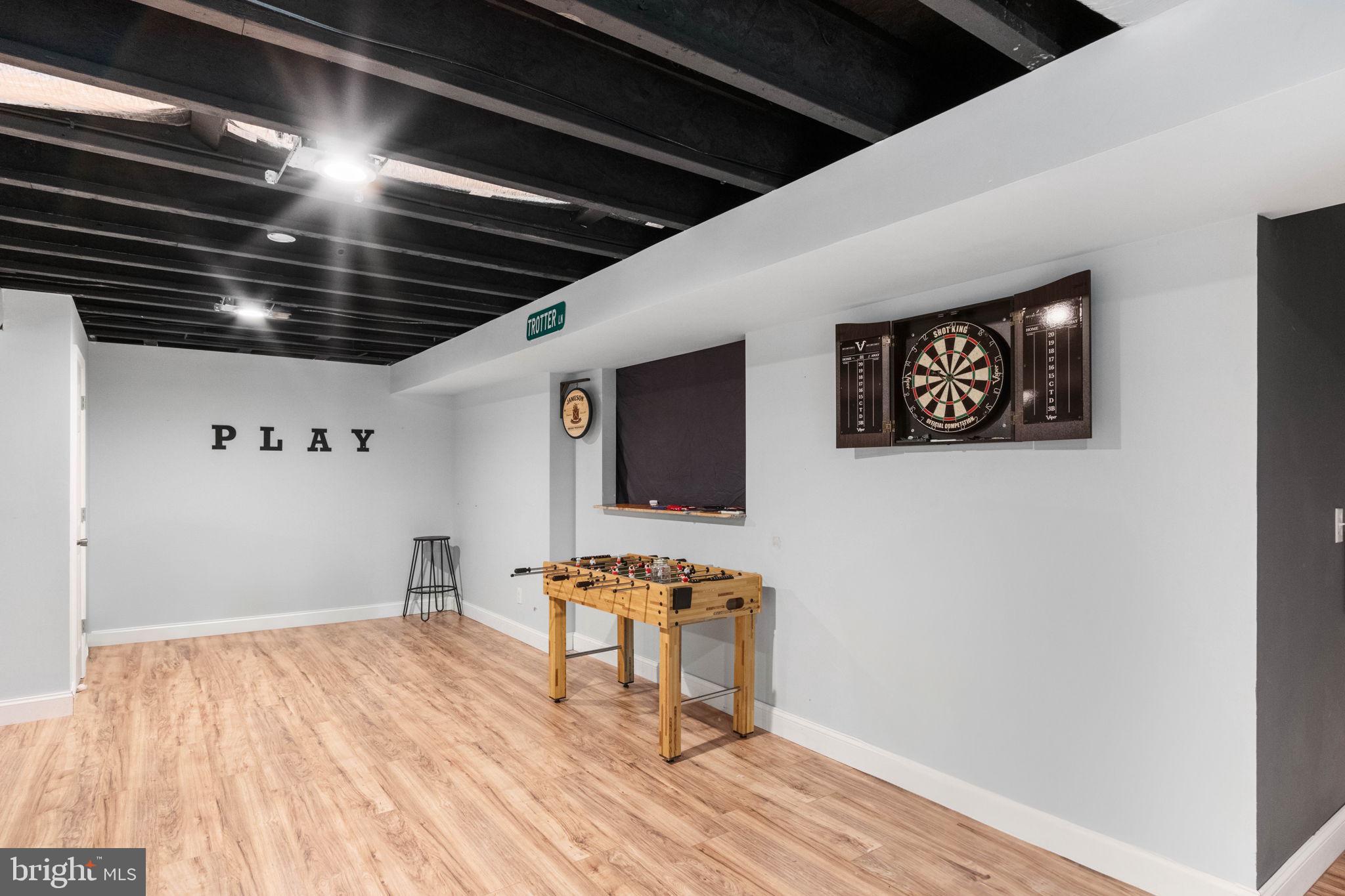 PRESIDENTIAL LAKES - Residential