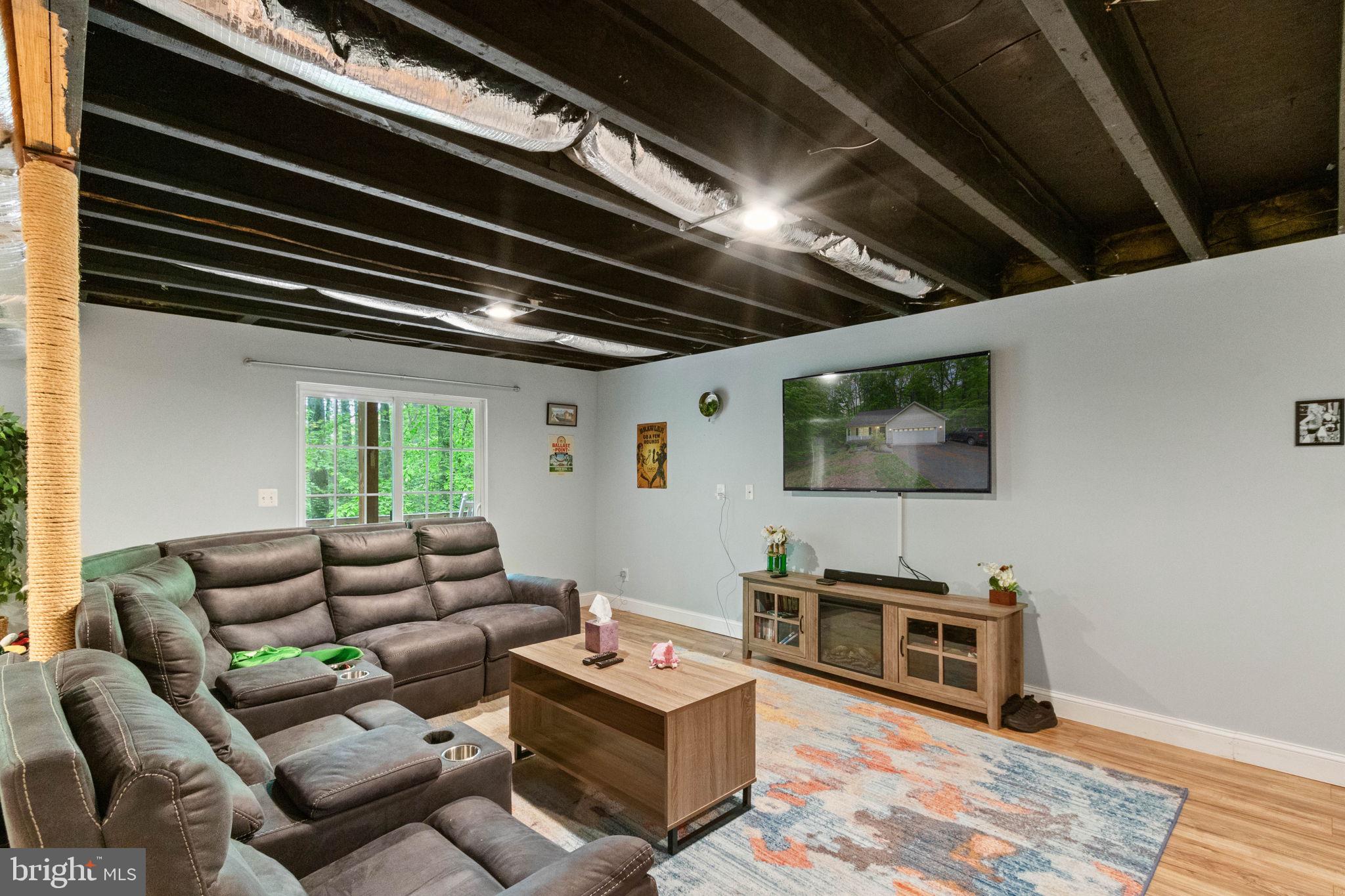 PRESIDENTIAL LAKES - Residential