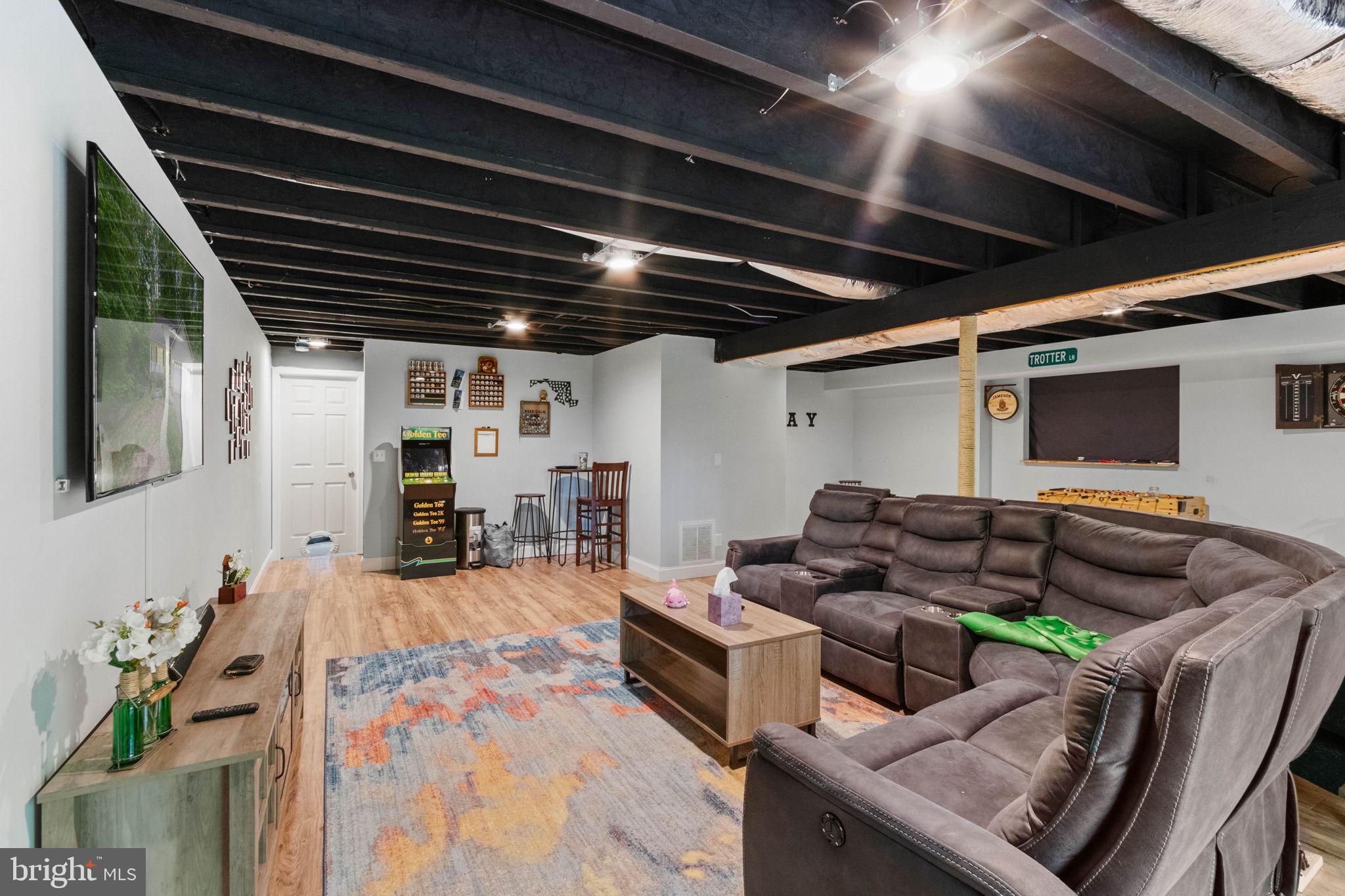 PRESIDENTIAL LAKES - Residential