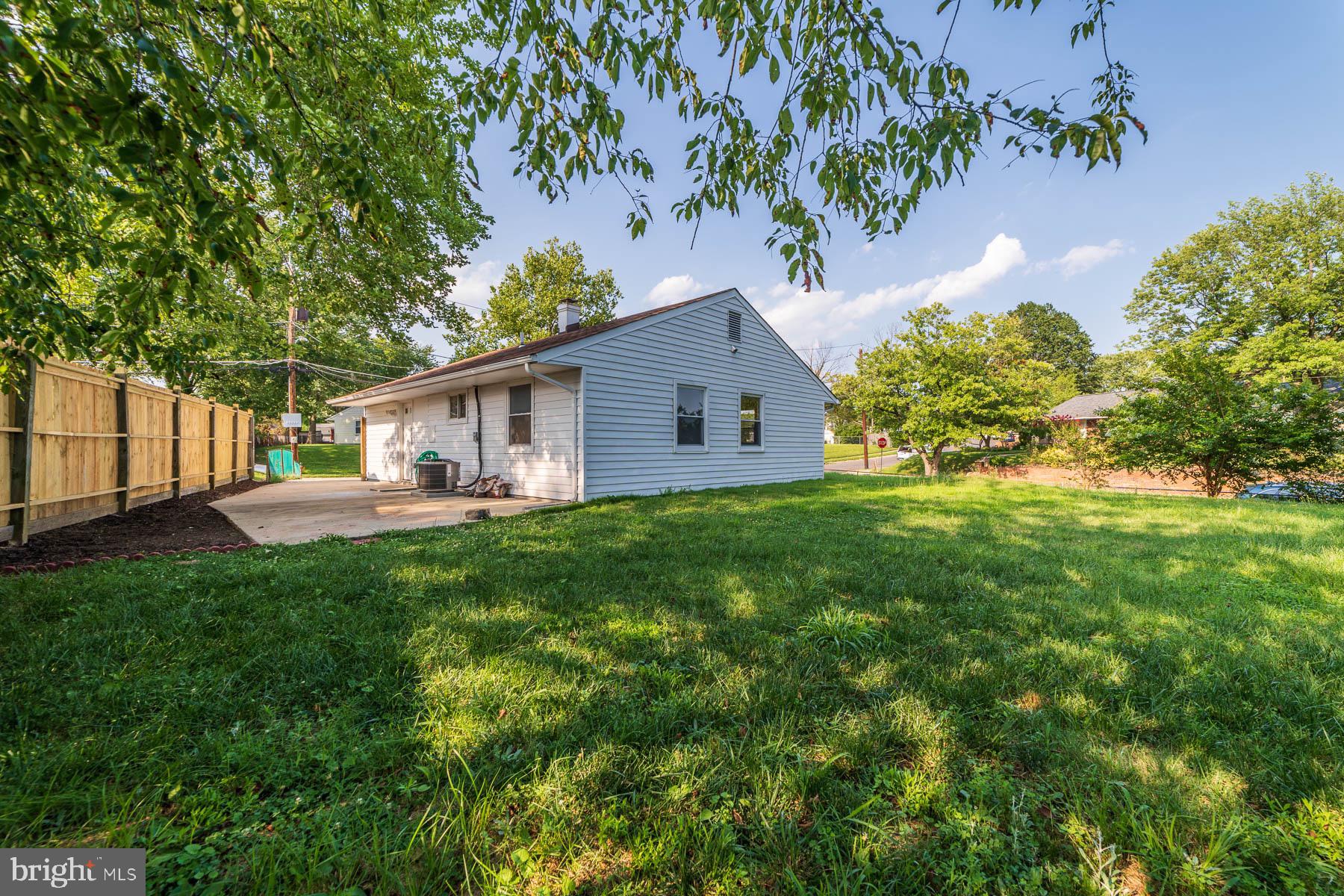 SOUTH LAWN - Residential