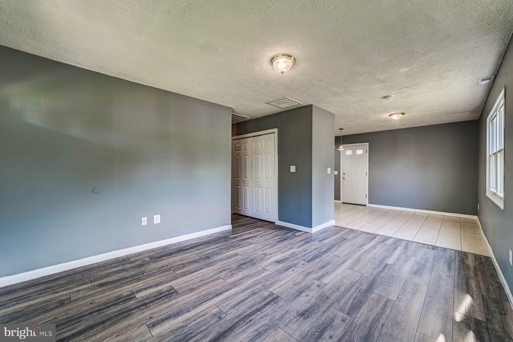 SOUTH LAWN - Residential