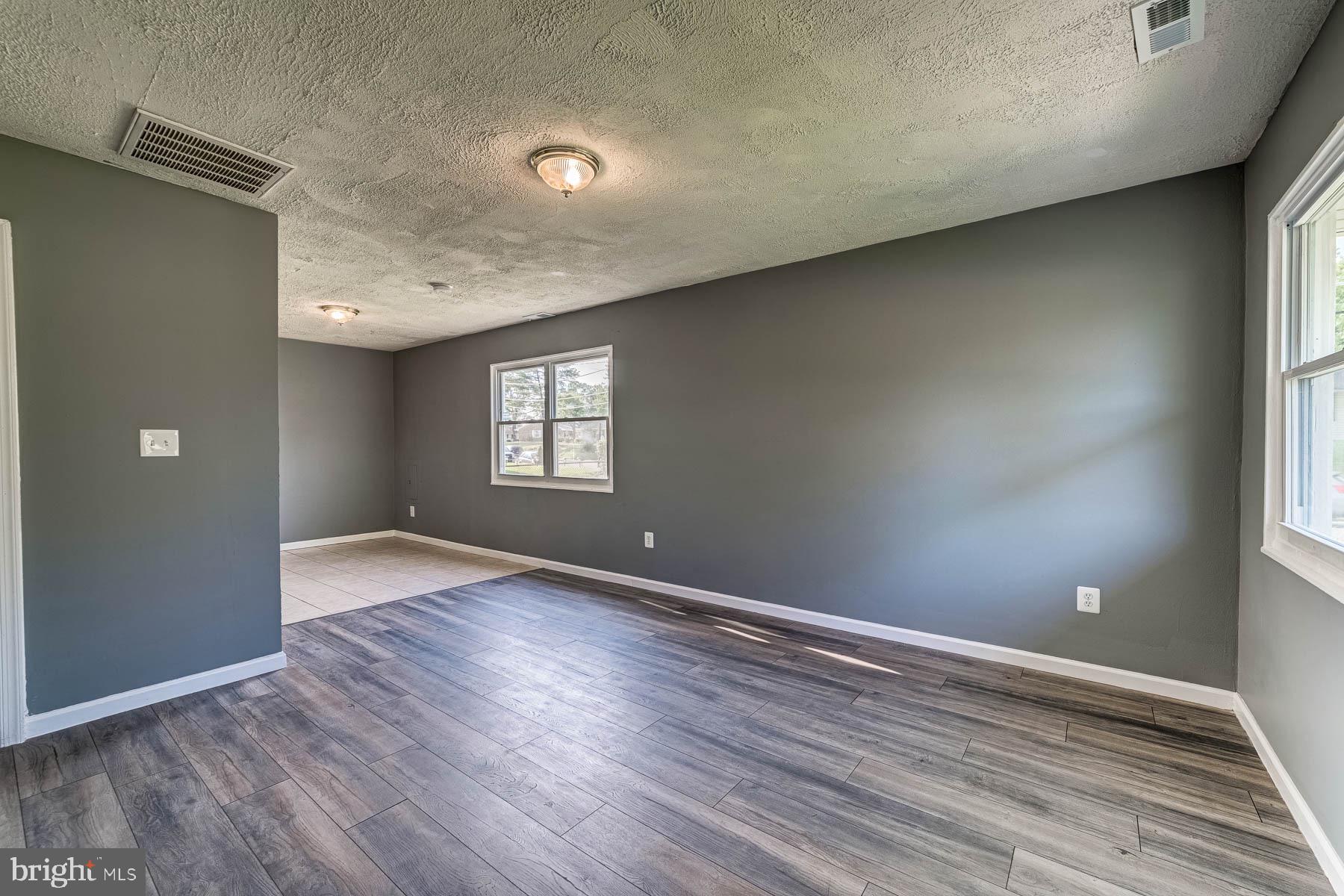 SOUTH LAWN - Residential